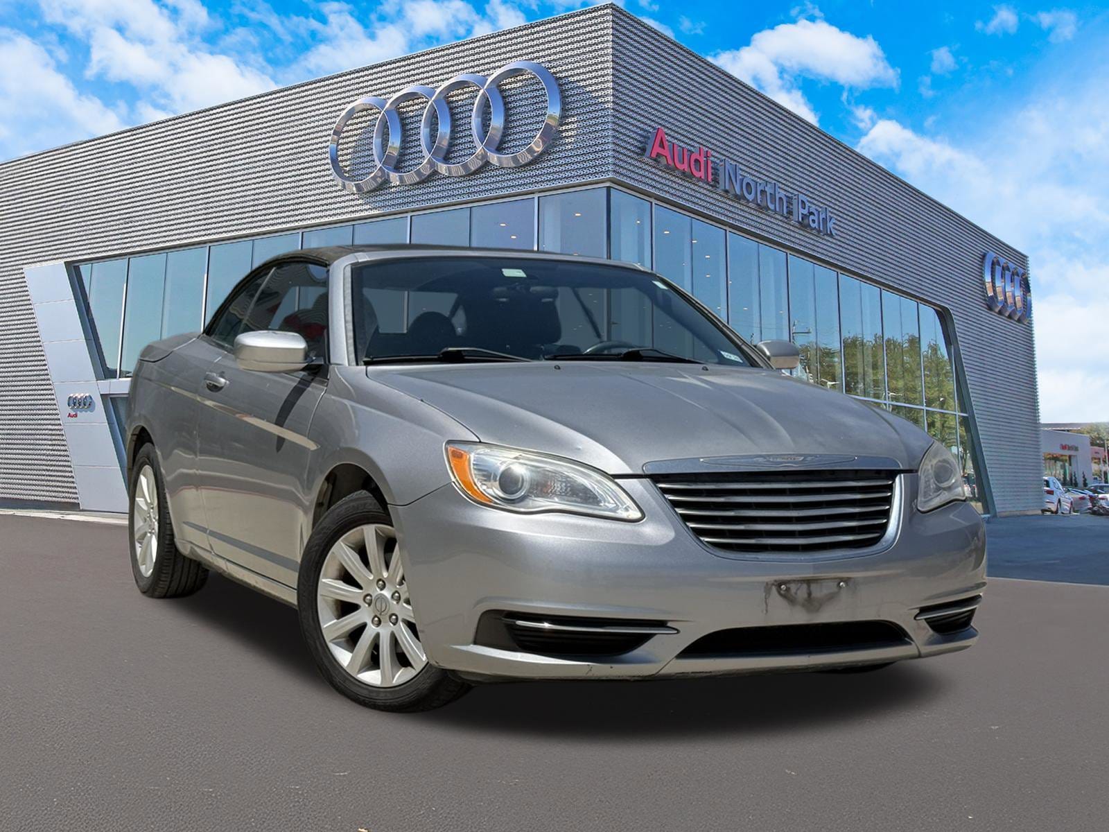 2013 Chrysler 200 Touring Convertible's photo