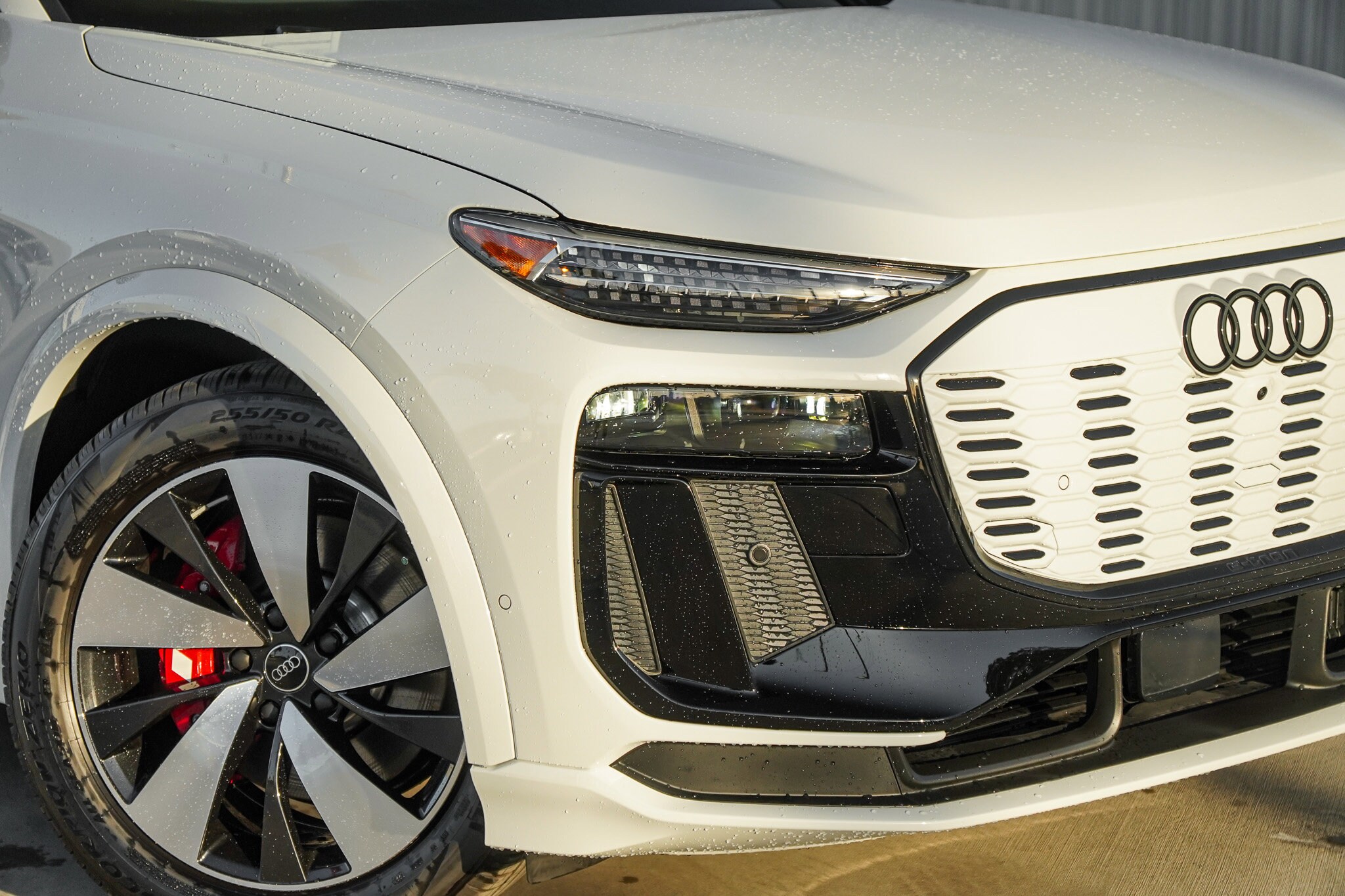 2025 Audi SQ6 photo 3