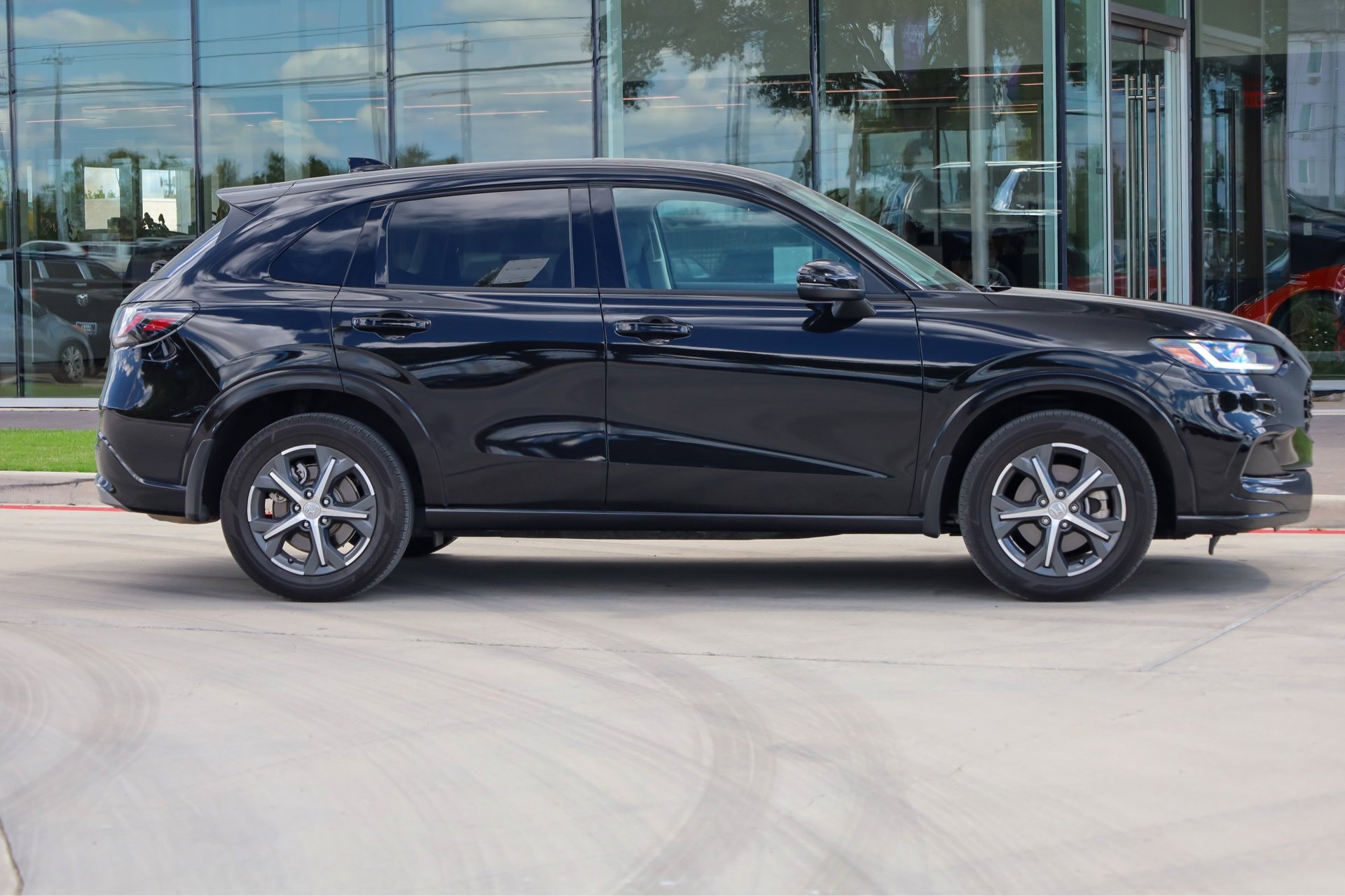 2024 Honda HR-V EX-L photo 2