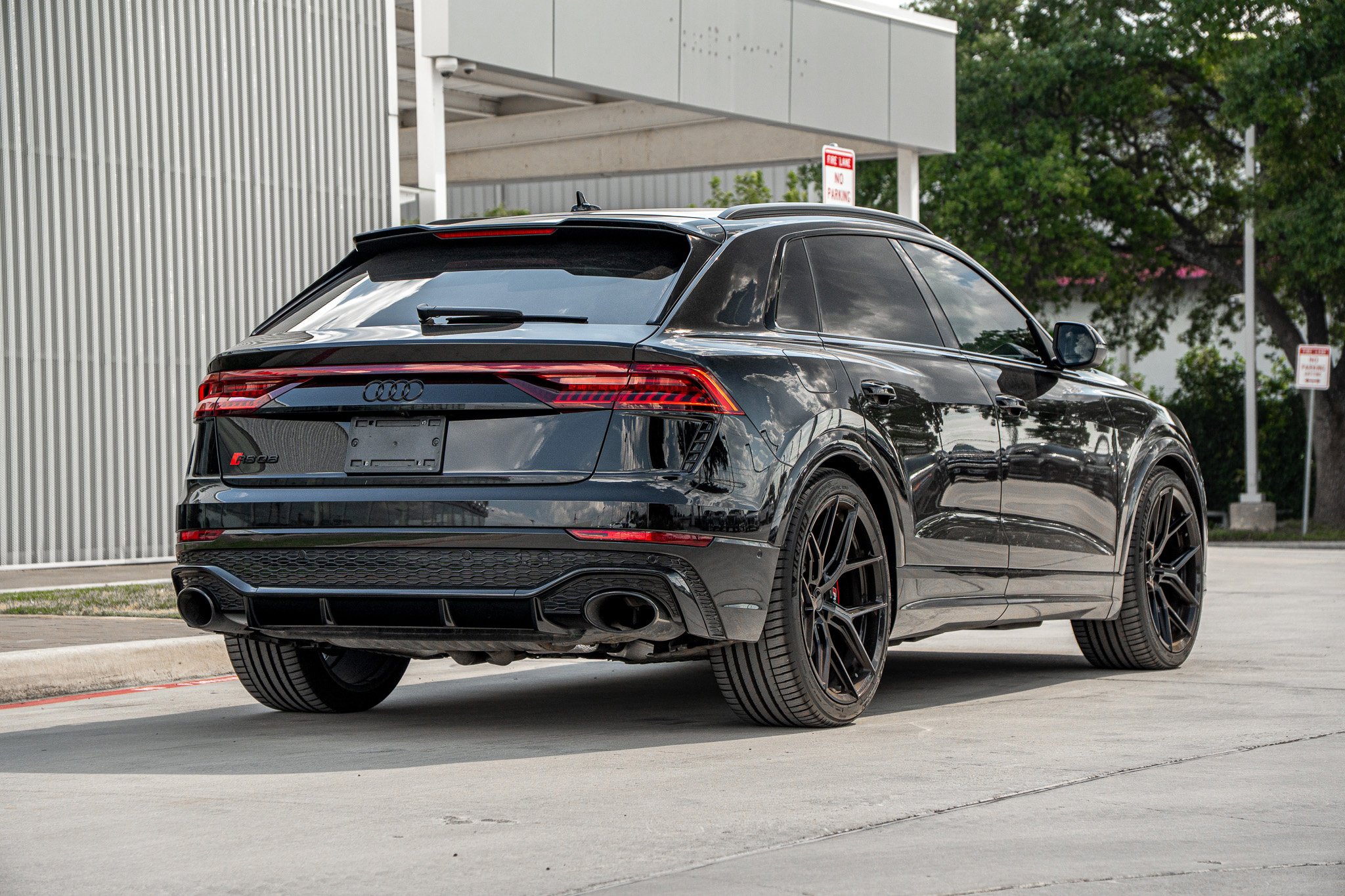 2024 Audi RS Q8 photo 2