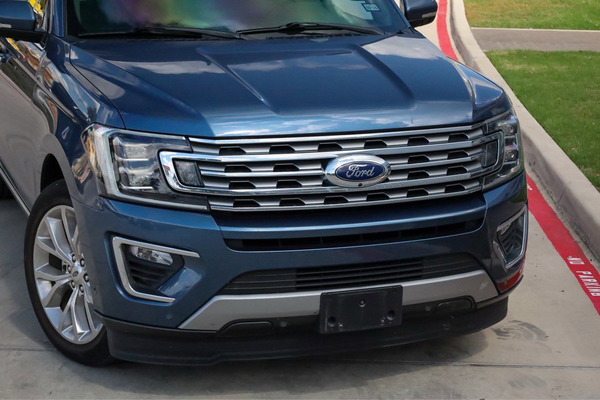 2019 Ford Expedition Limited photo 2