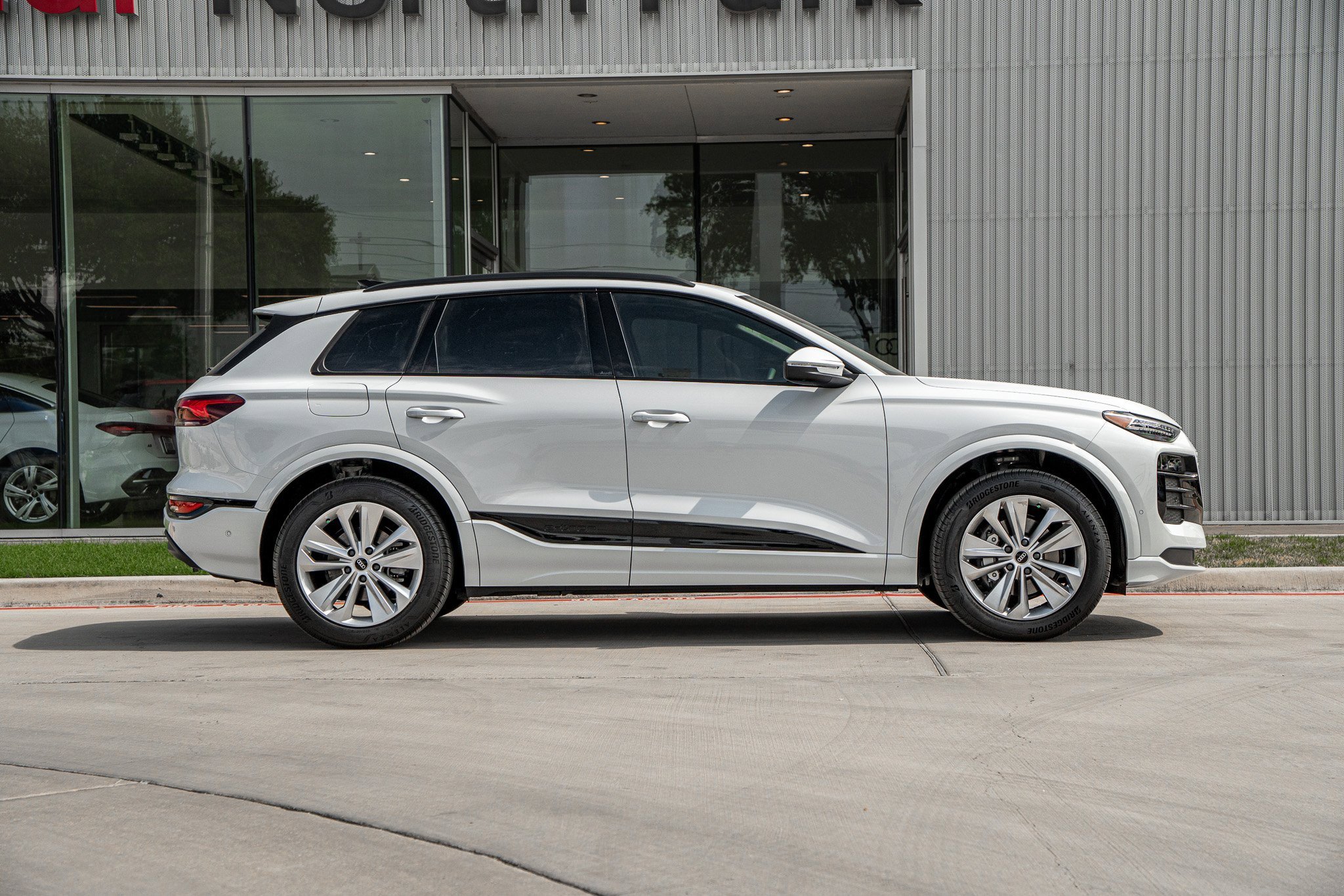 2025 Audi Q6 E-tron Premium Plus photo 3