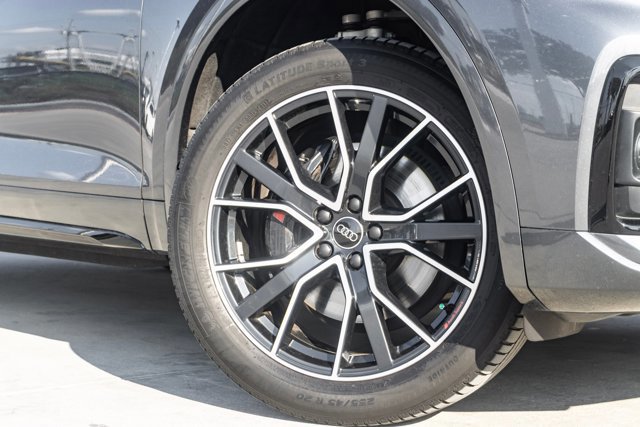 2024 Audi SQ5 Premium Plus photo 2