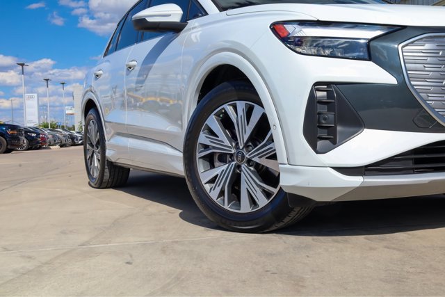 2023 Audi Q4 40 E-tron Premium Plus photo 3