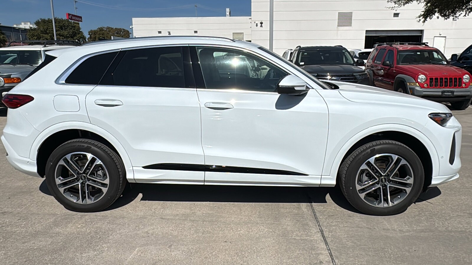 2025 Audi Q5 Premium - Photo 8