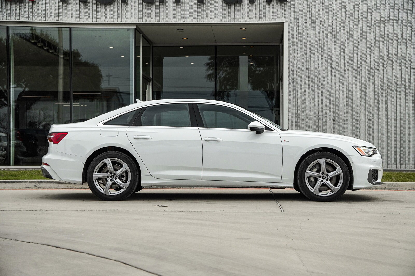 2025 Audi A6 Premium photo 4