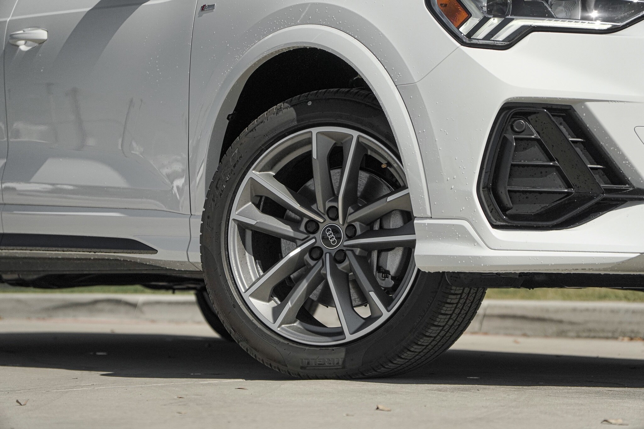 2025 Audi Q3 S line Premium photo 2