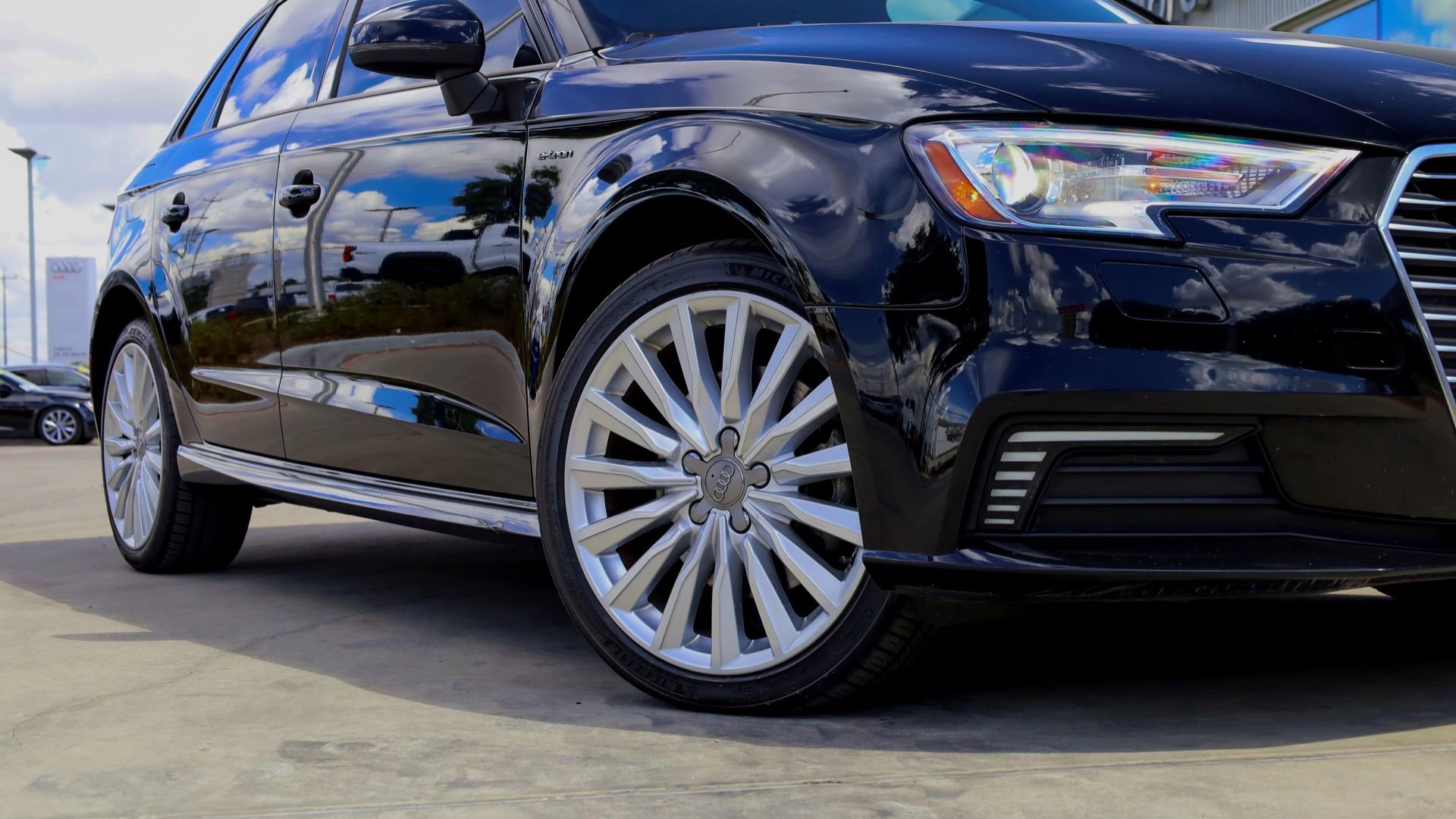 2017 Audi A3 E-tron Premium photo 2