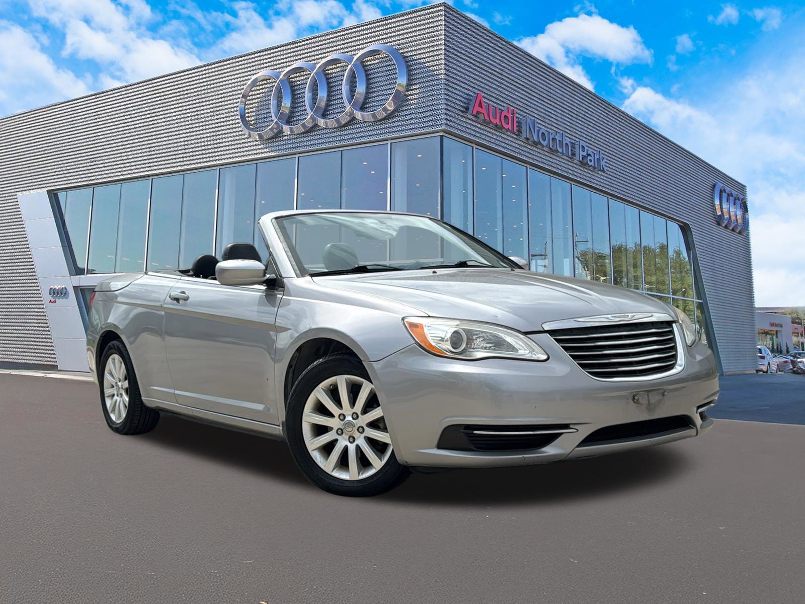 2013 Chrysler 200 Touring Convertible's photo