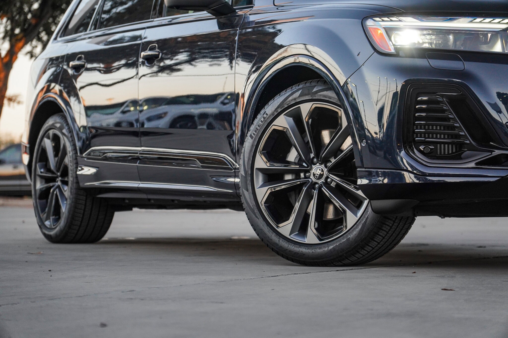 2025 Audi Q7 Prestige photo 2