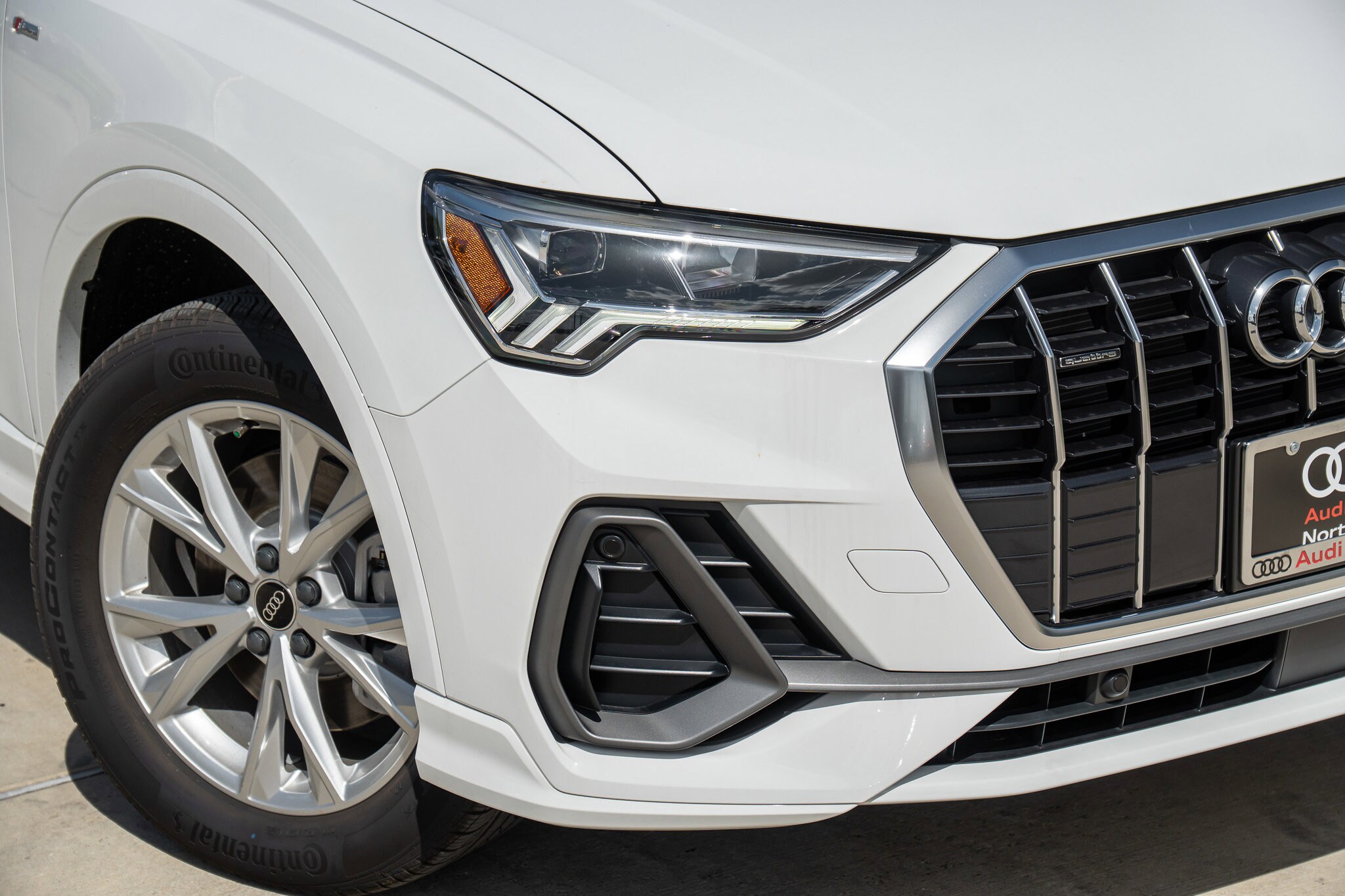 2025 Audi Q3 S line Premium Plus photo 3