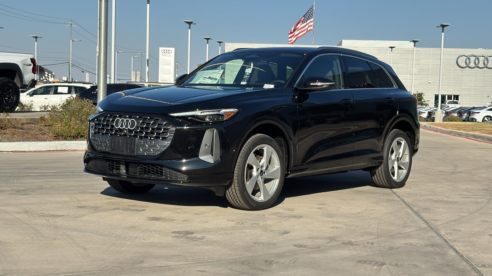 2025 Audi Q5 2.0T Premium Plus photo 3