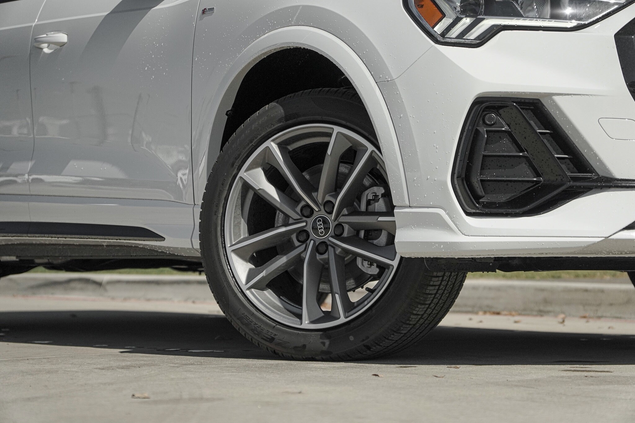 2025 Audi Q3 S line Premium photo 2