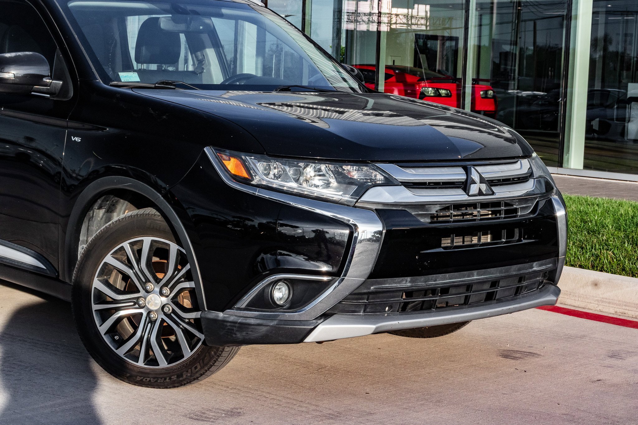 2016 Mitsubishi Outlander GT photo 2