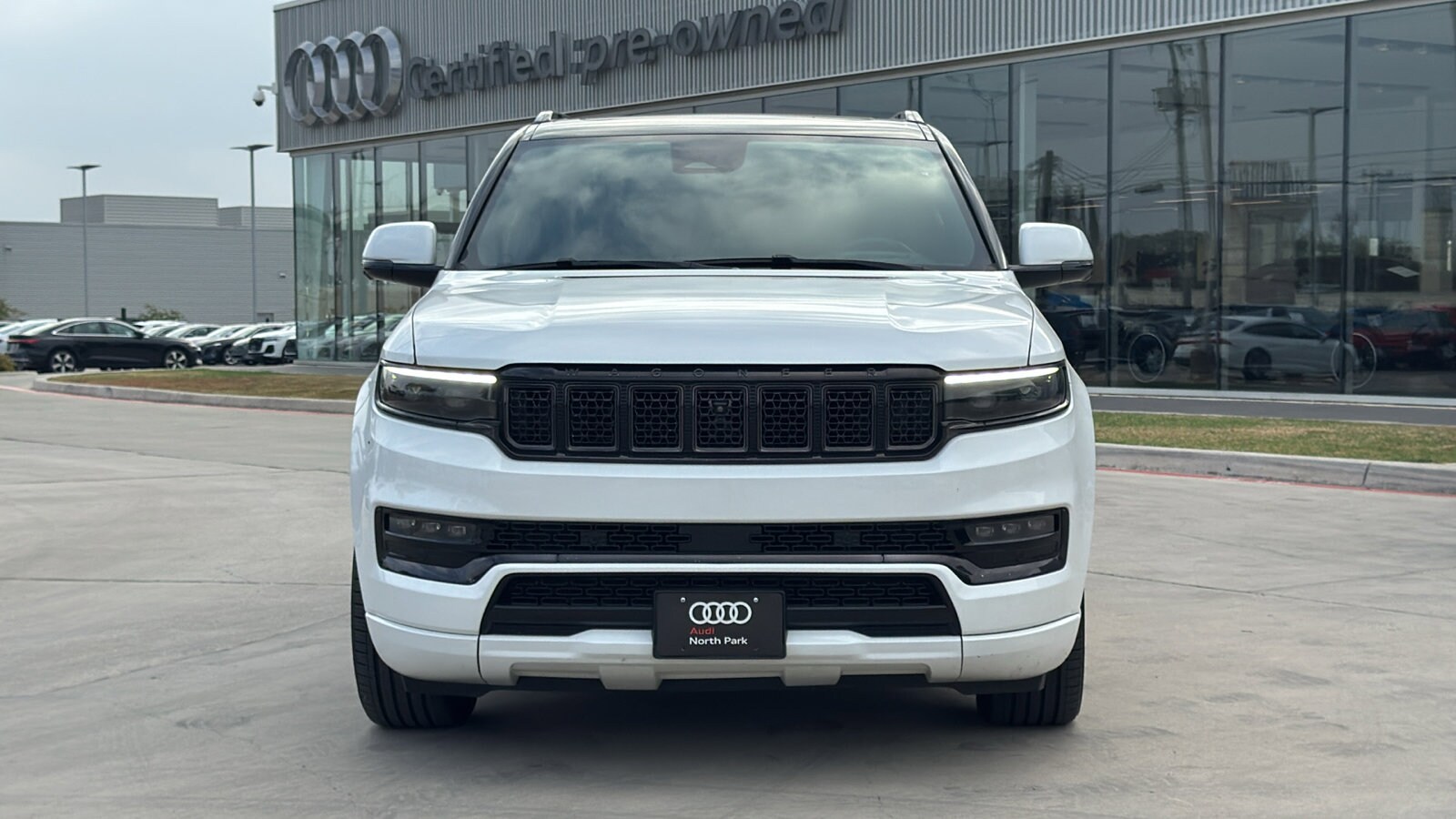 2022 Jeep Grand Wagoneer II Obsidian photo 2