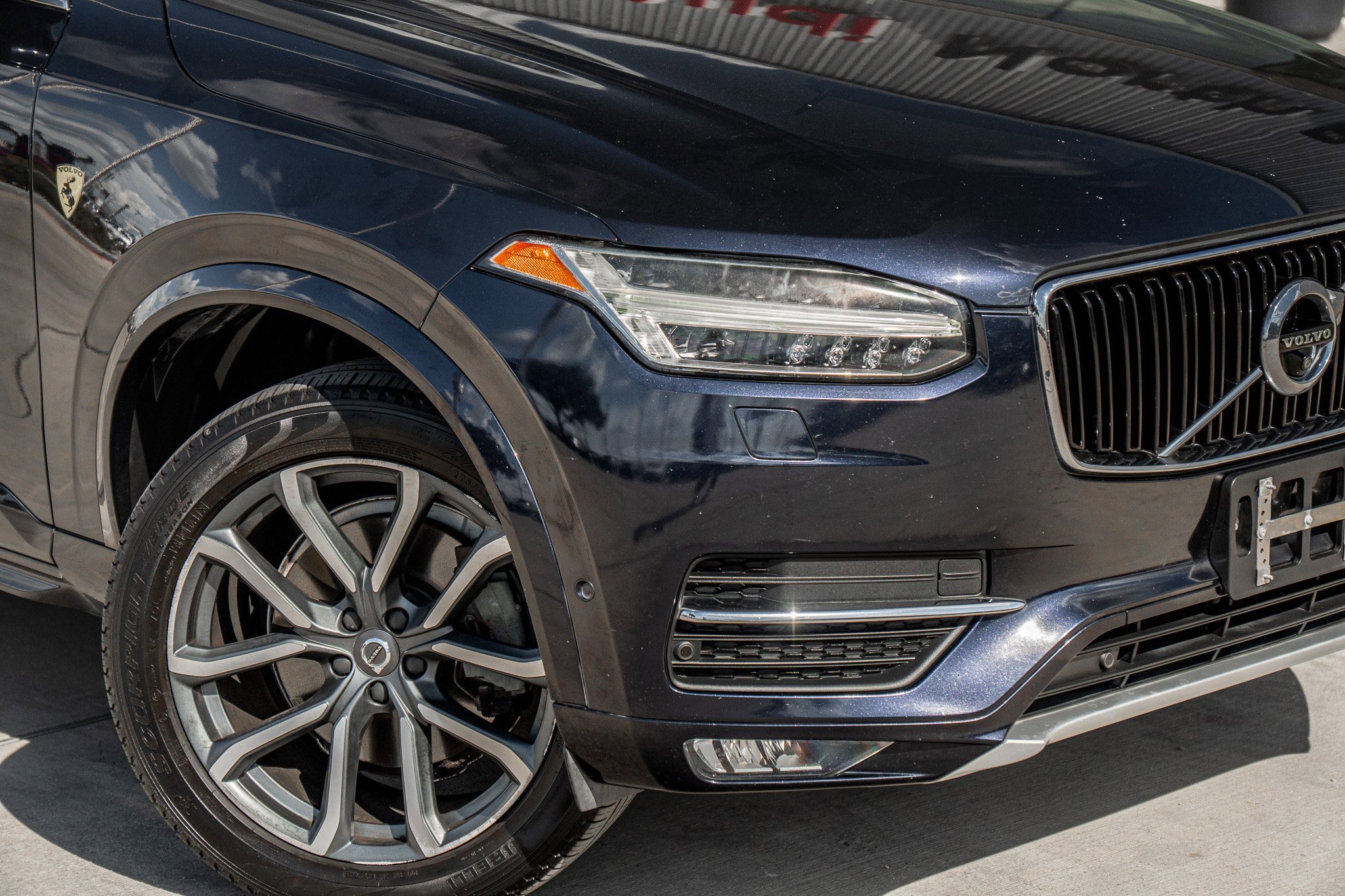 2016 Volvo XC90 T6 Momentum photo 2