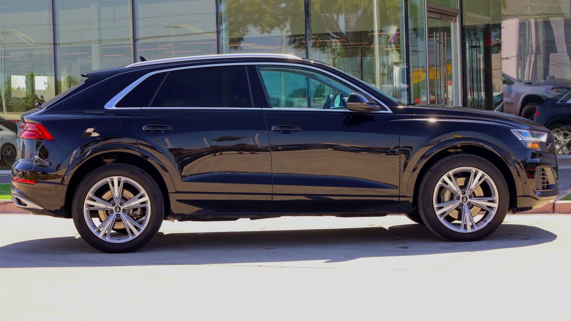 2023 Audi Q8 Premium Plus photo 2