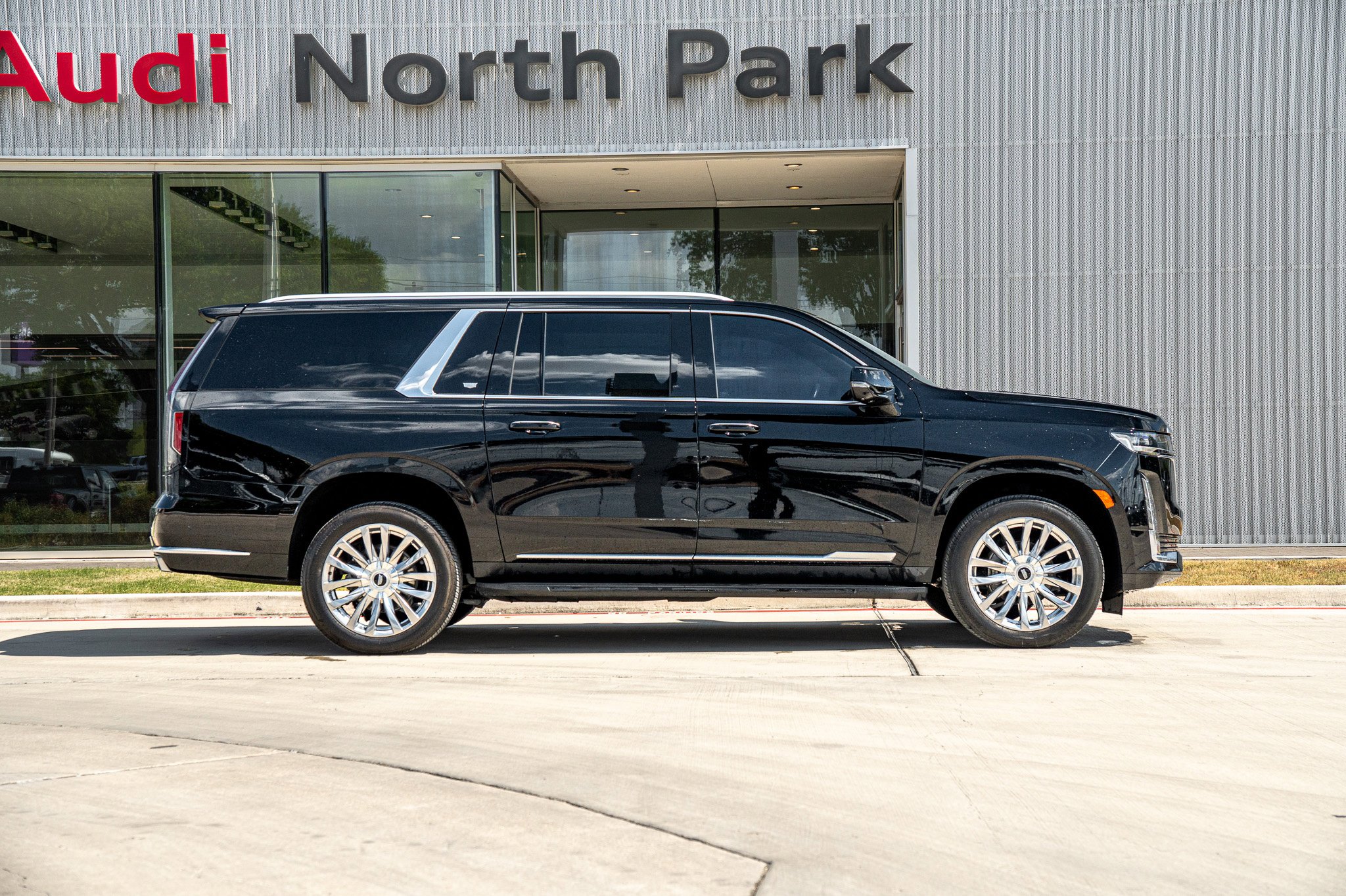 2023 Cadillac Escalade ESV Premium Luxury photo 4