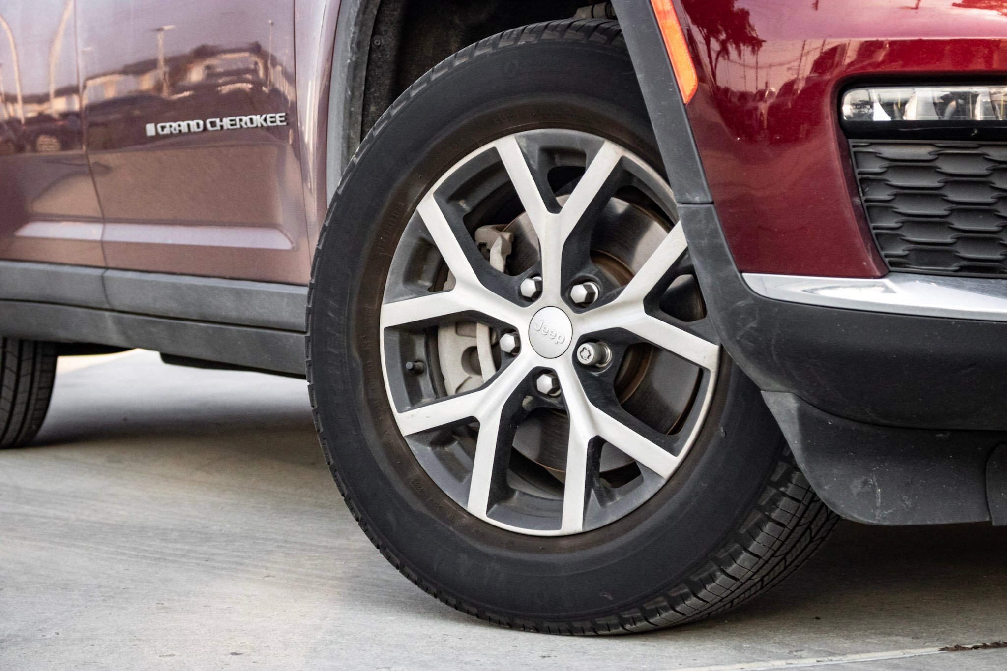 2023 Jeep Grand Cherokee Limited photo 2