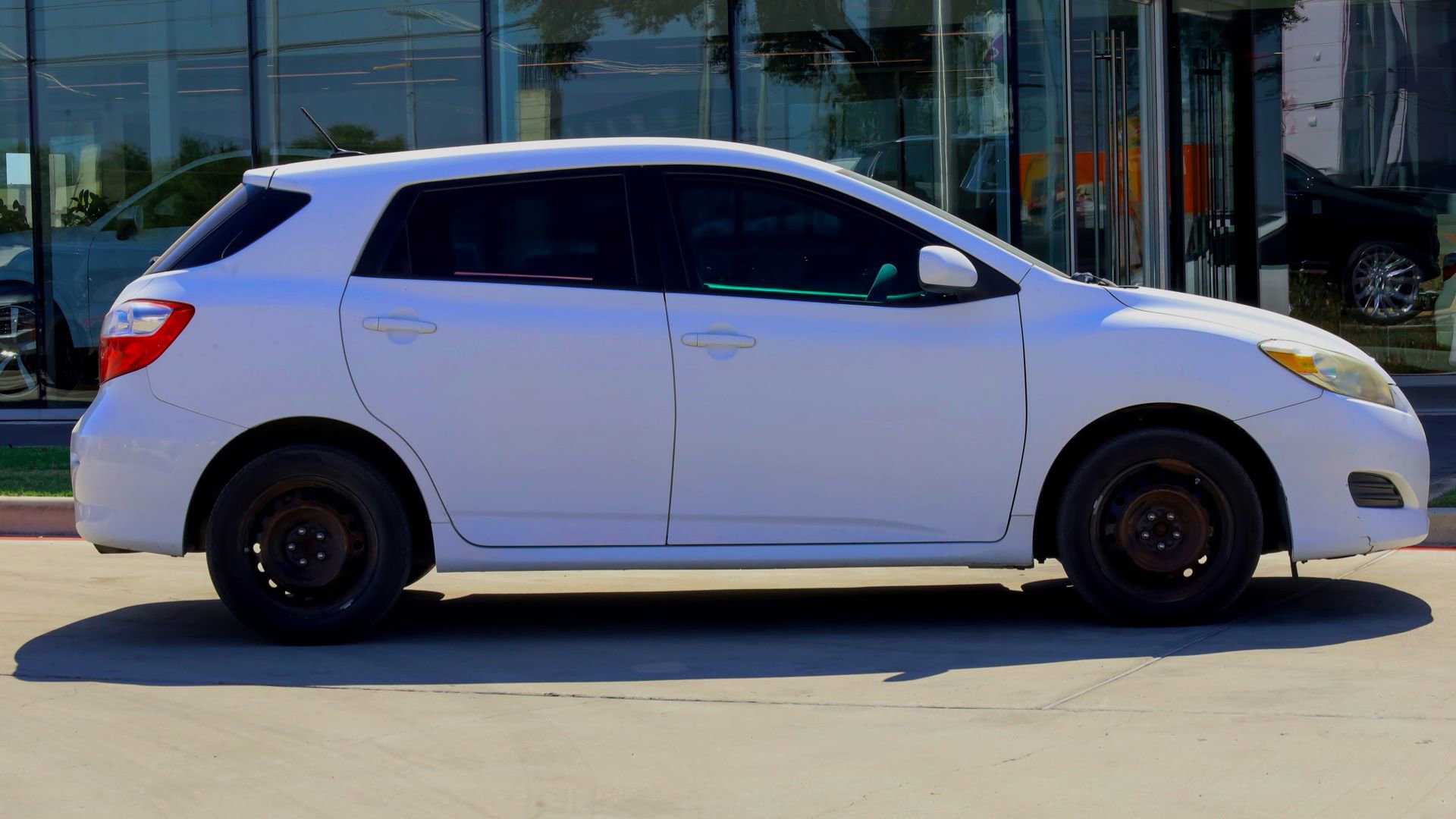 2011 Toyota Corolla Matrix L 4WD photo 3