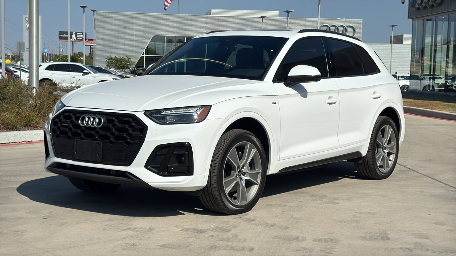 2025 Audi Q5 S line Premium photo 3