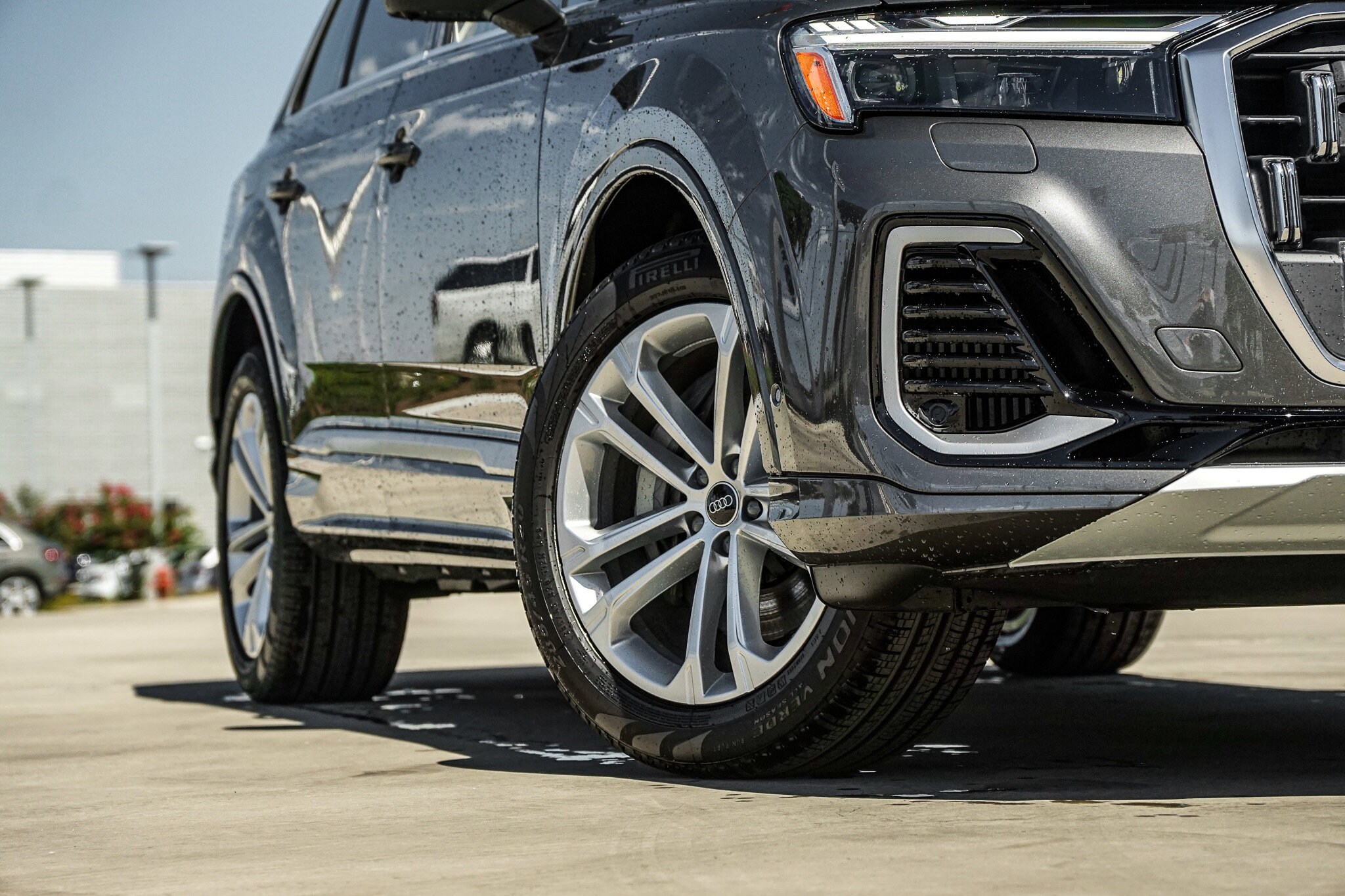 2025 Audi Q7 Premium Plus photo 2