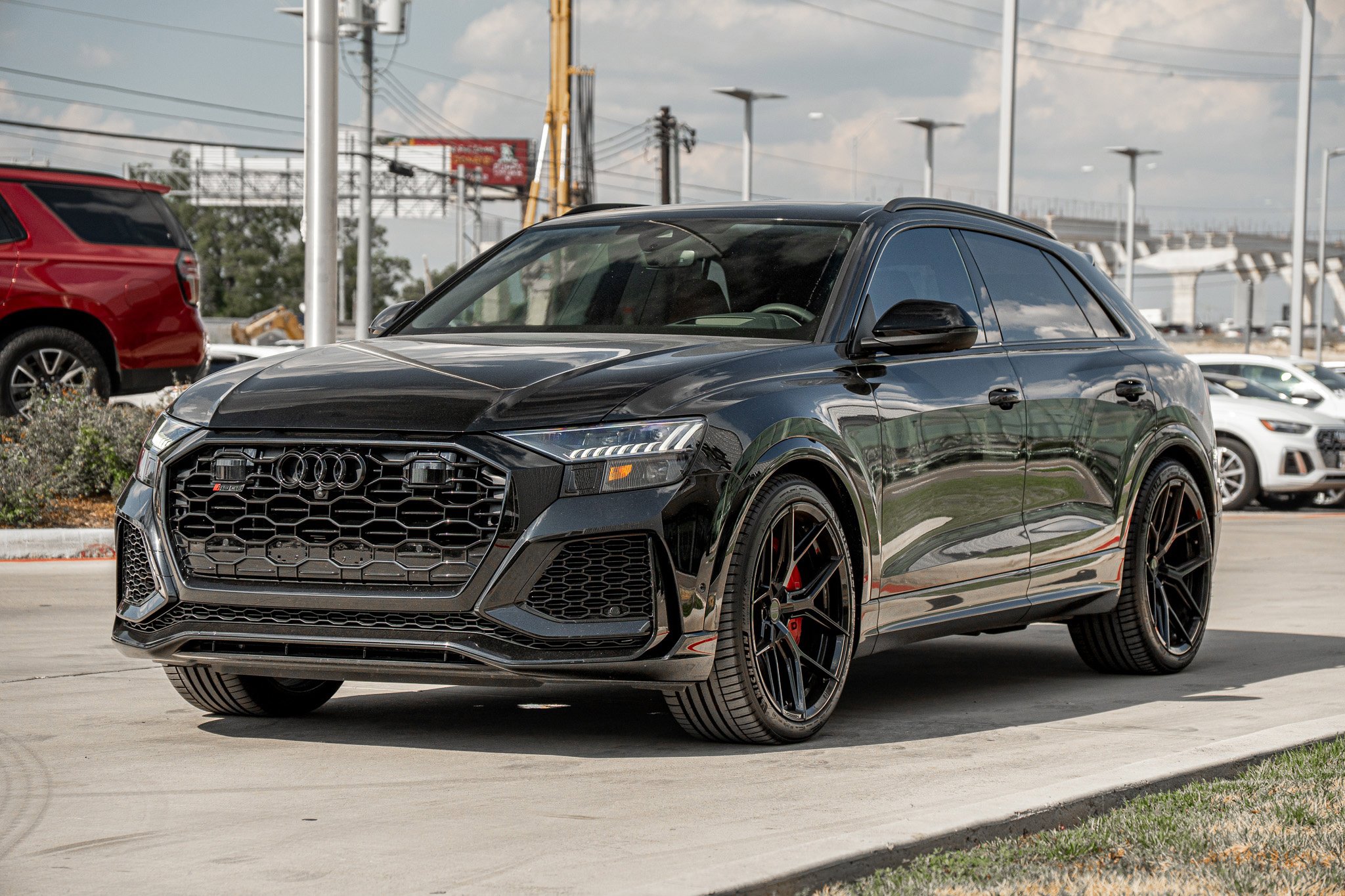 2024 Audi RS Q8 photo 3
