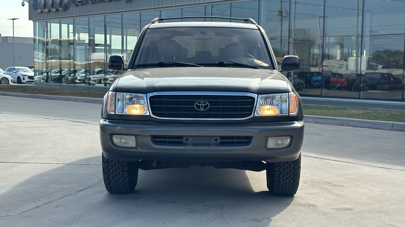2002 Toyota Land Cruiser VX photo 2