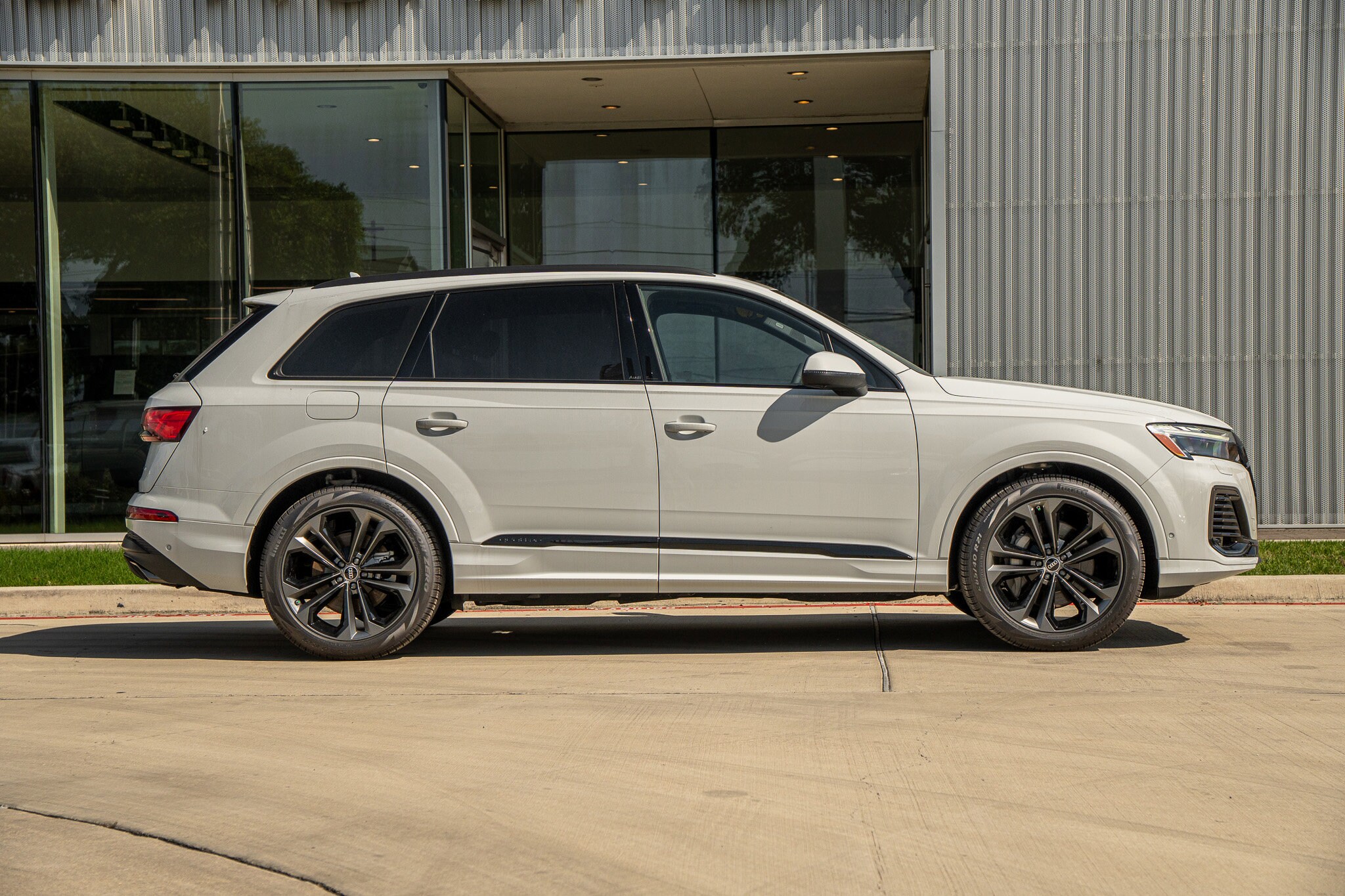 2025 Audi Q7 55 Premium Plus photo 4