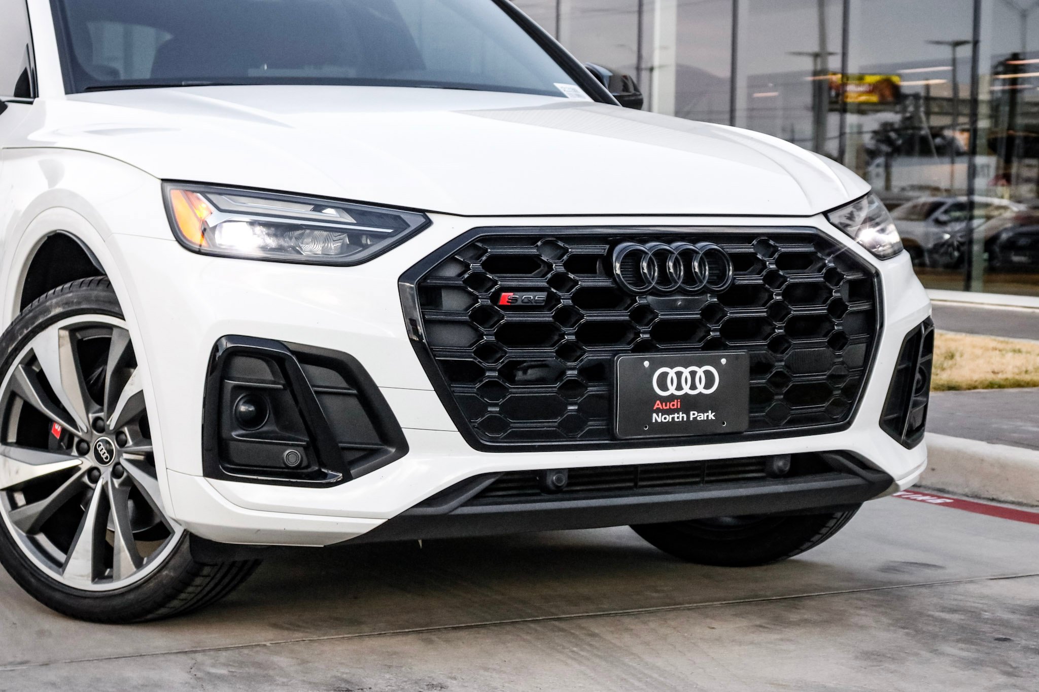 2023 Audi SQ5 Premium Plus photo 2