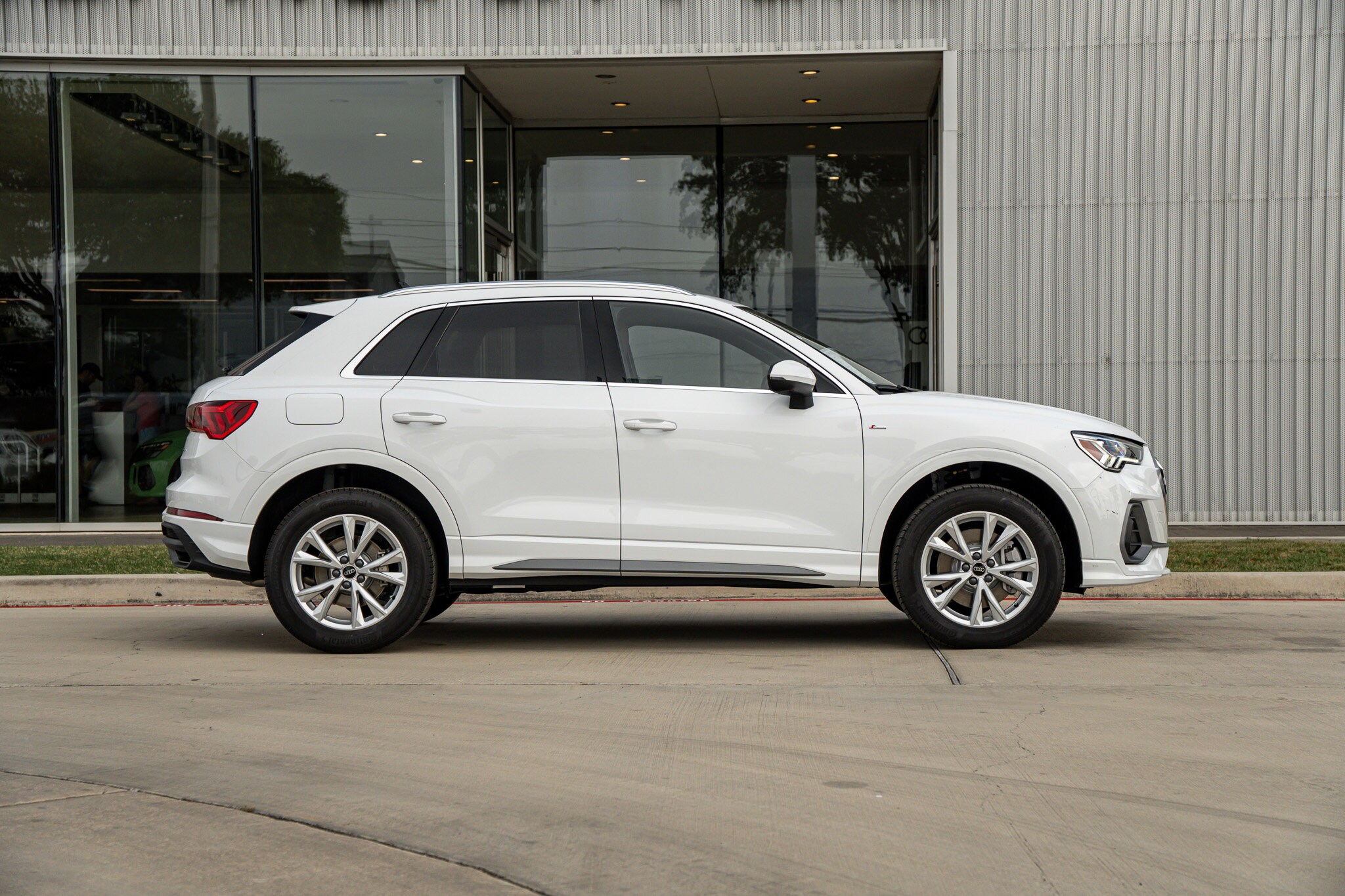 2025 Audi Q3 S line Premium Plus photo 4
