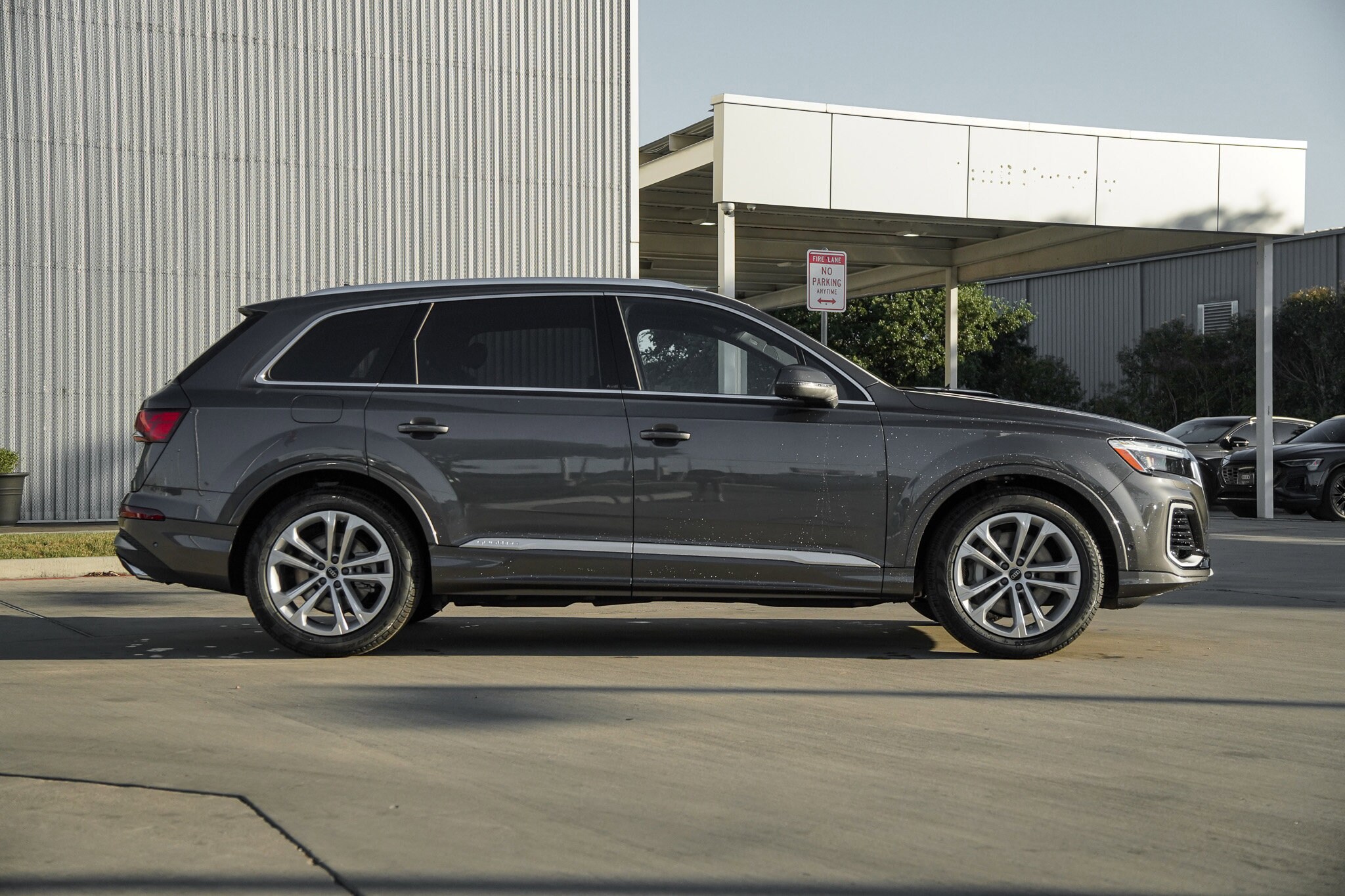 2025 Audi Q7 Prestige photo 2