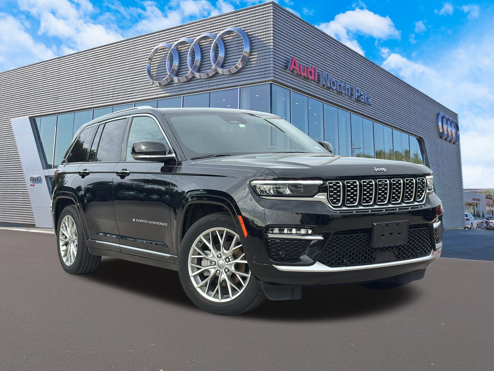 2023 Jeep Grand Cherokee Summit's photo
