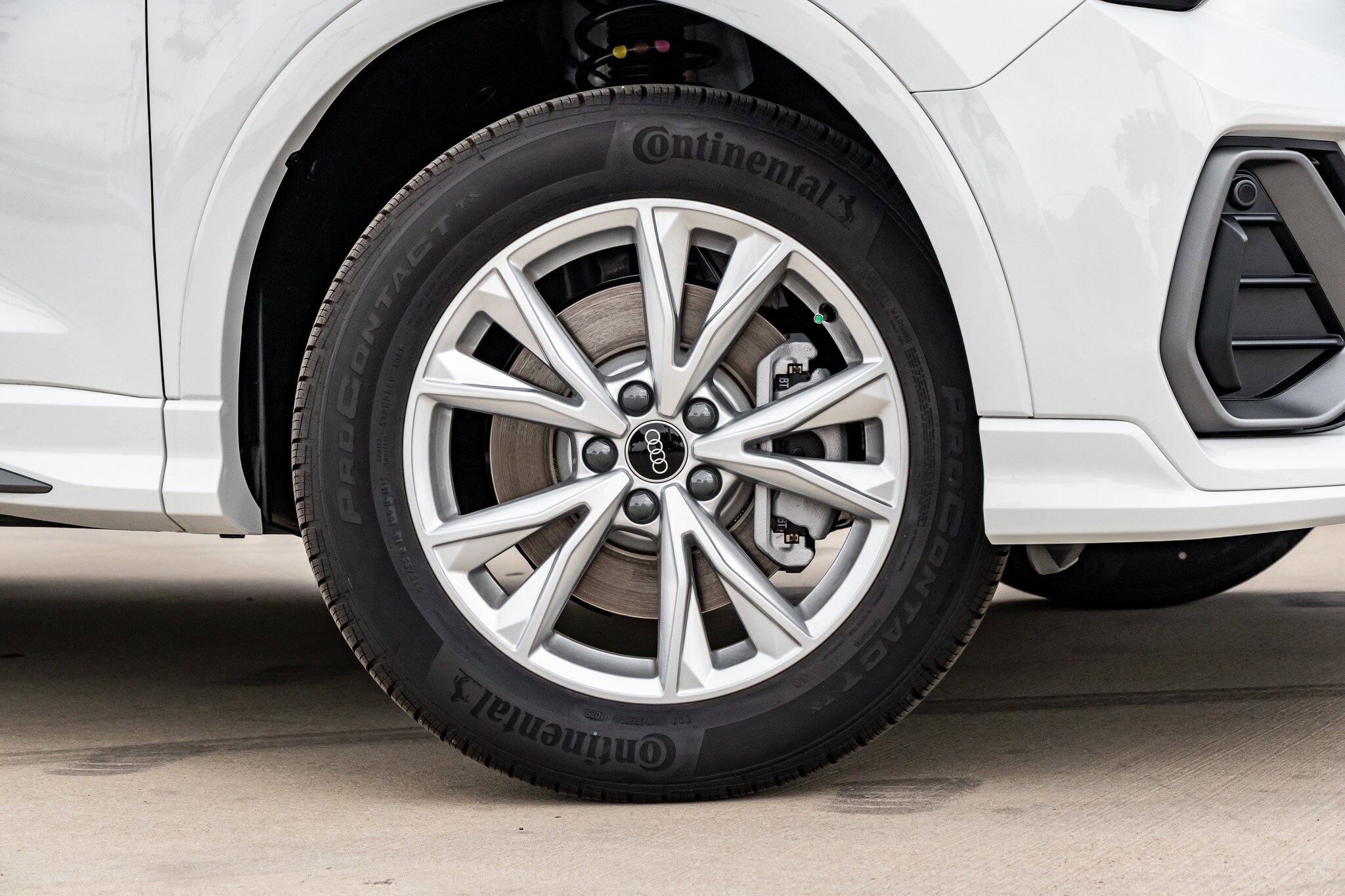 2025 Audi Q3 45 TFSI S line Premium photo 3
