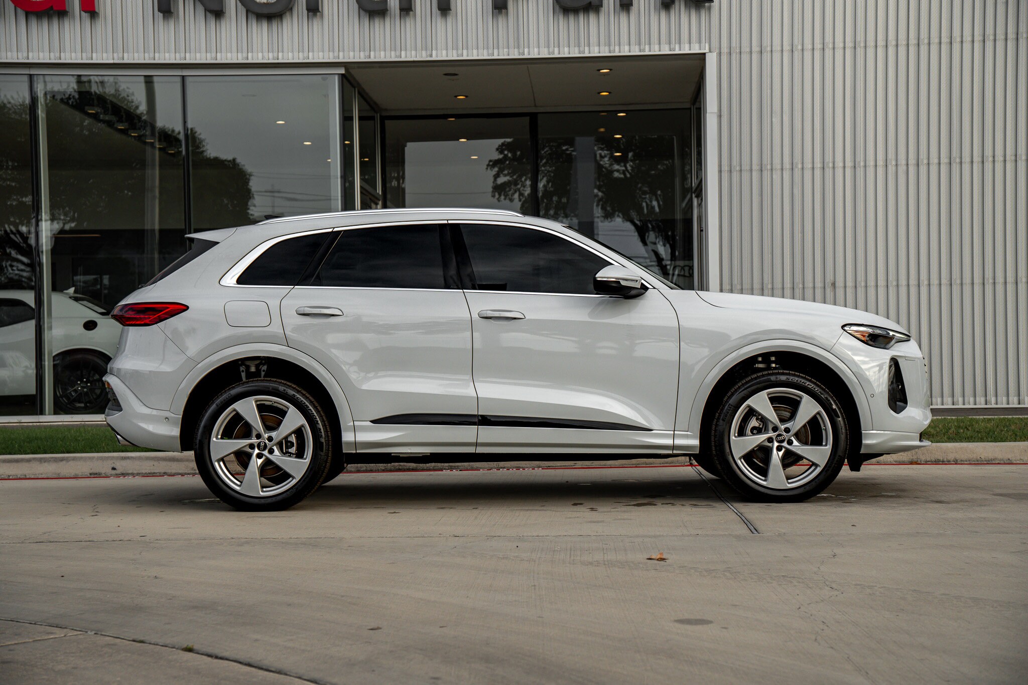 2025 Audi Q5 2.0T Premium Plus photo 4