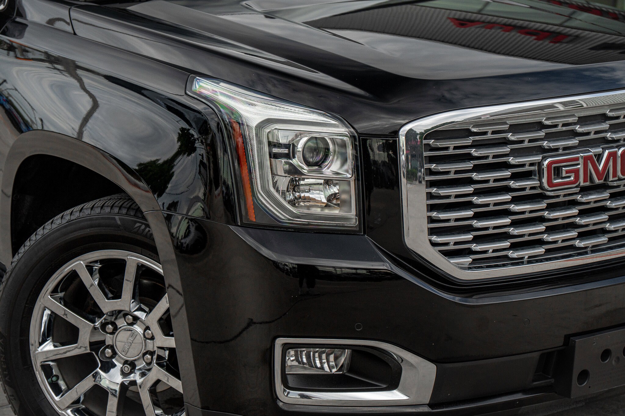 2020 Gmc Yukon Denali photo 2