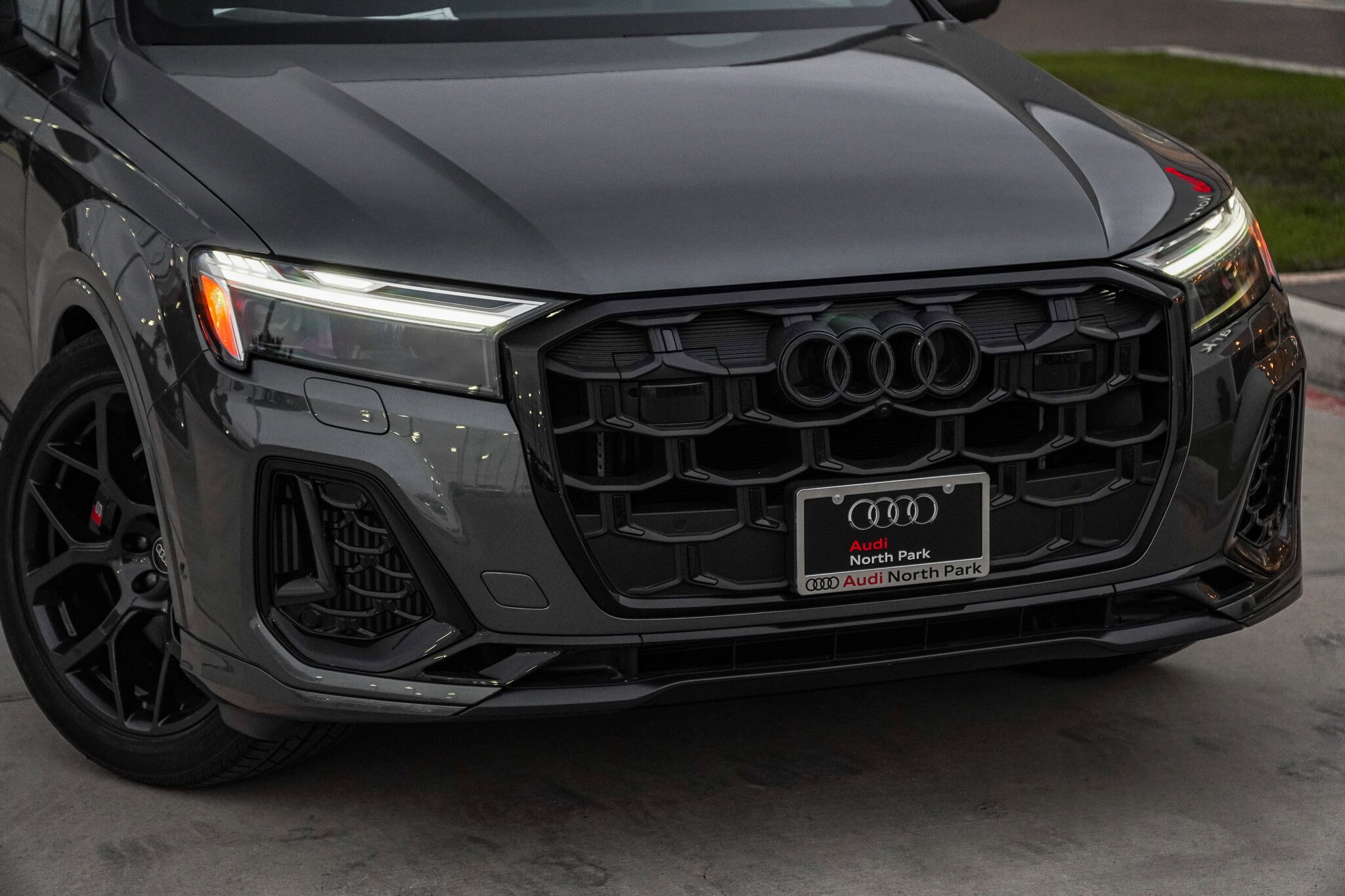 2025 Audi SQ7 Premium Plus photo 3
