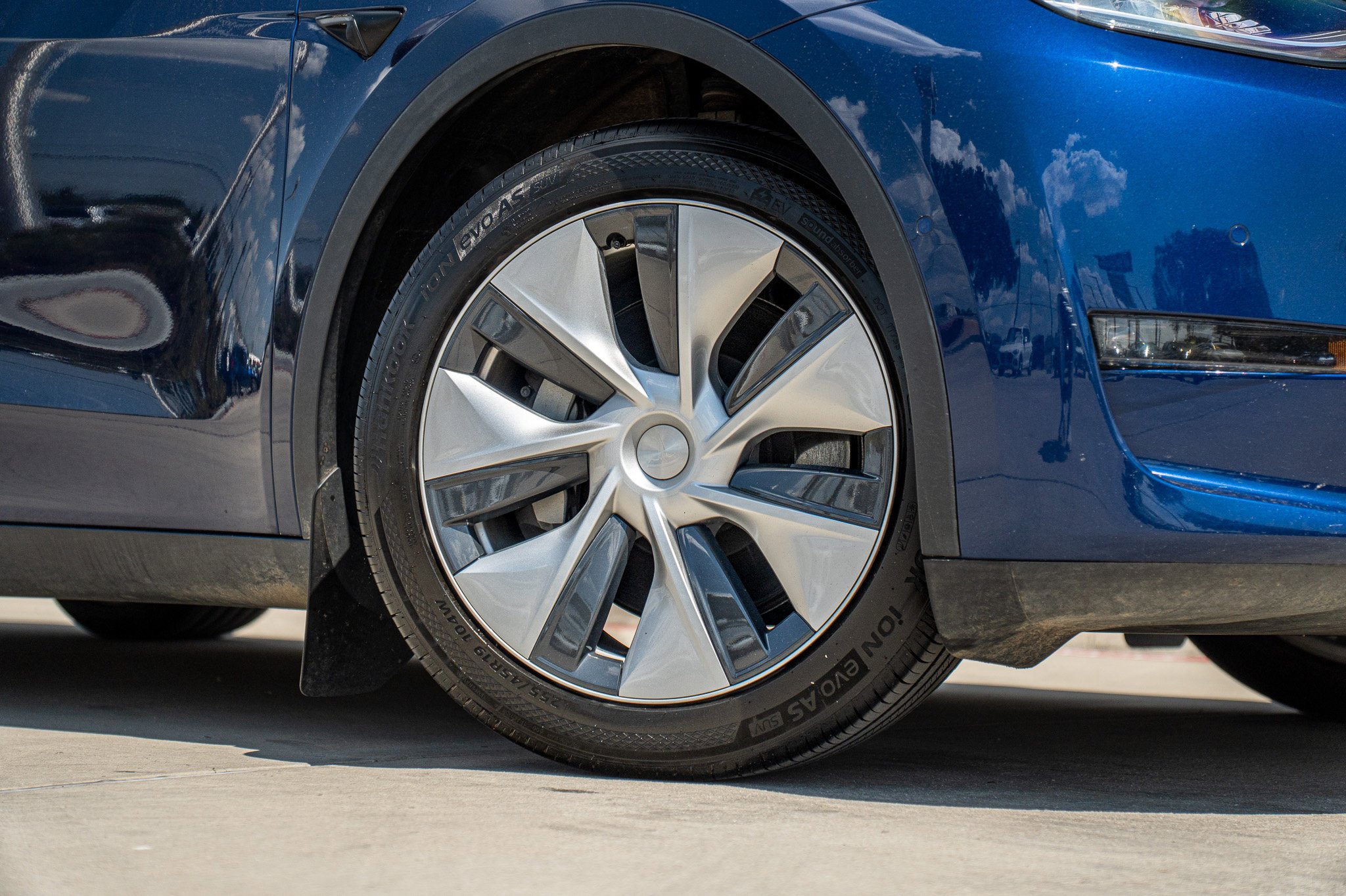 Used 2021 Tesla Model Y Long Range with VIN 5YJYGAEE5MF230813 for sale in Selma, TX