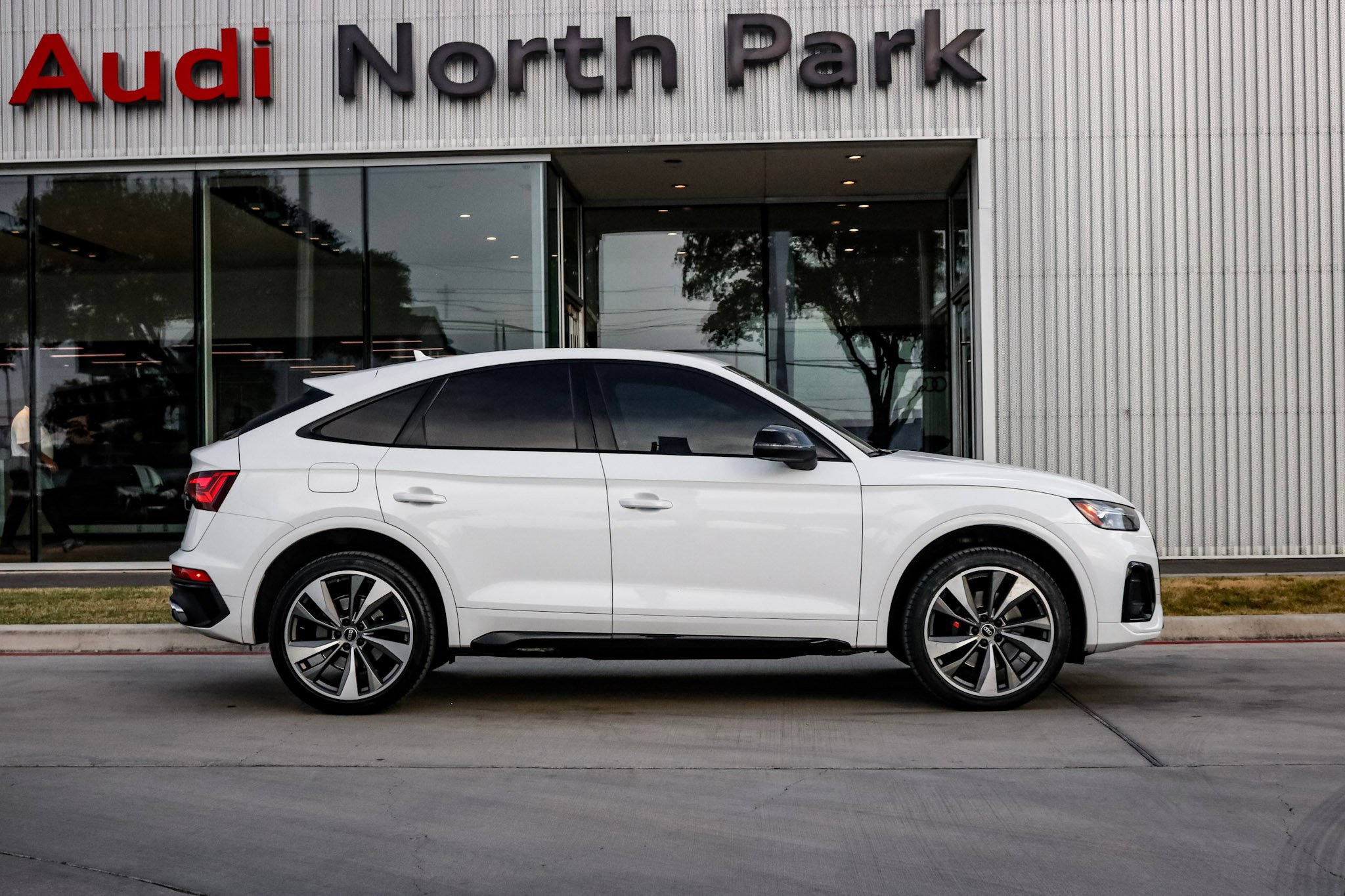 2023 Audi SQ5 Premium Plus photo 3