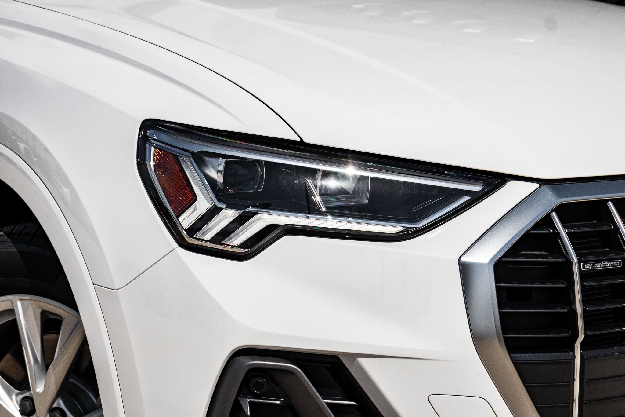 2025 Audi Q3 45 TFSI S line Premium photo 2