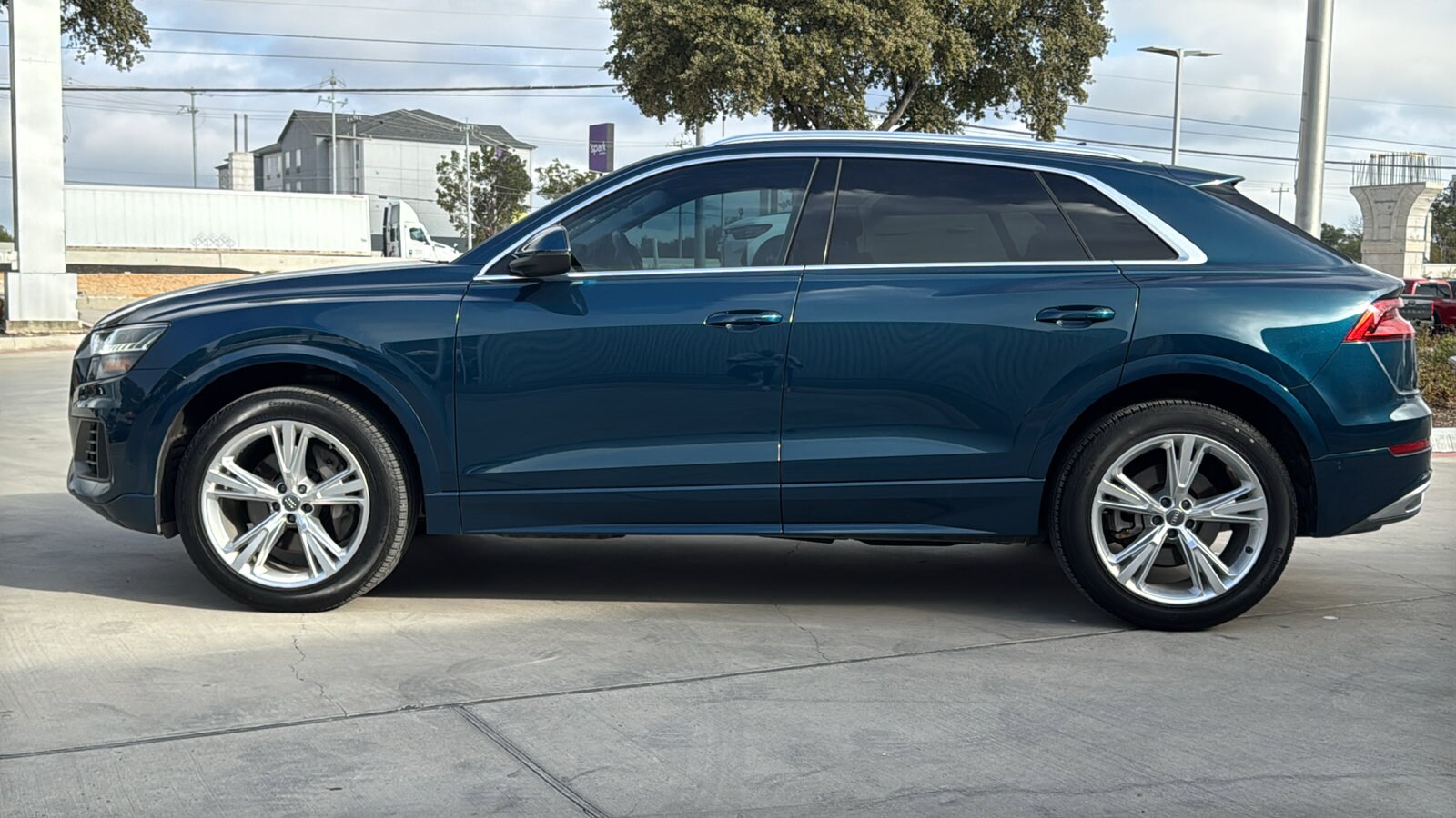 2021 Audi Q8 Prestige photo 2