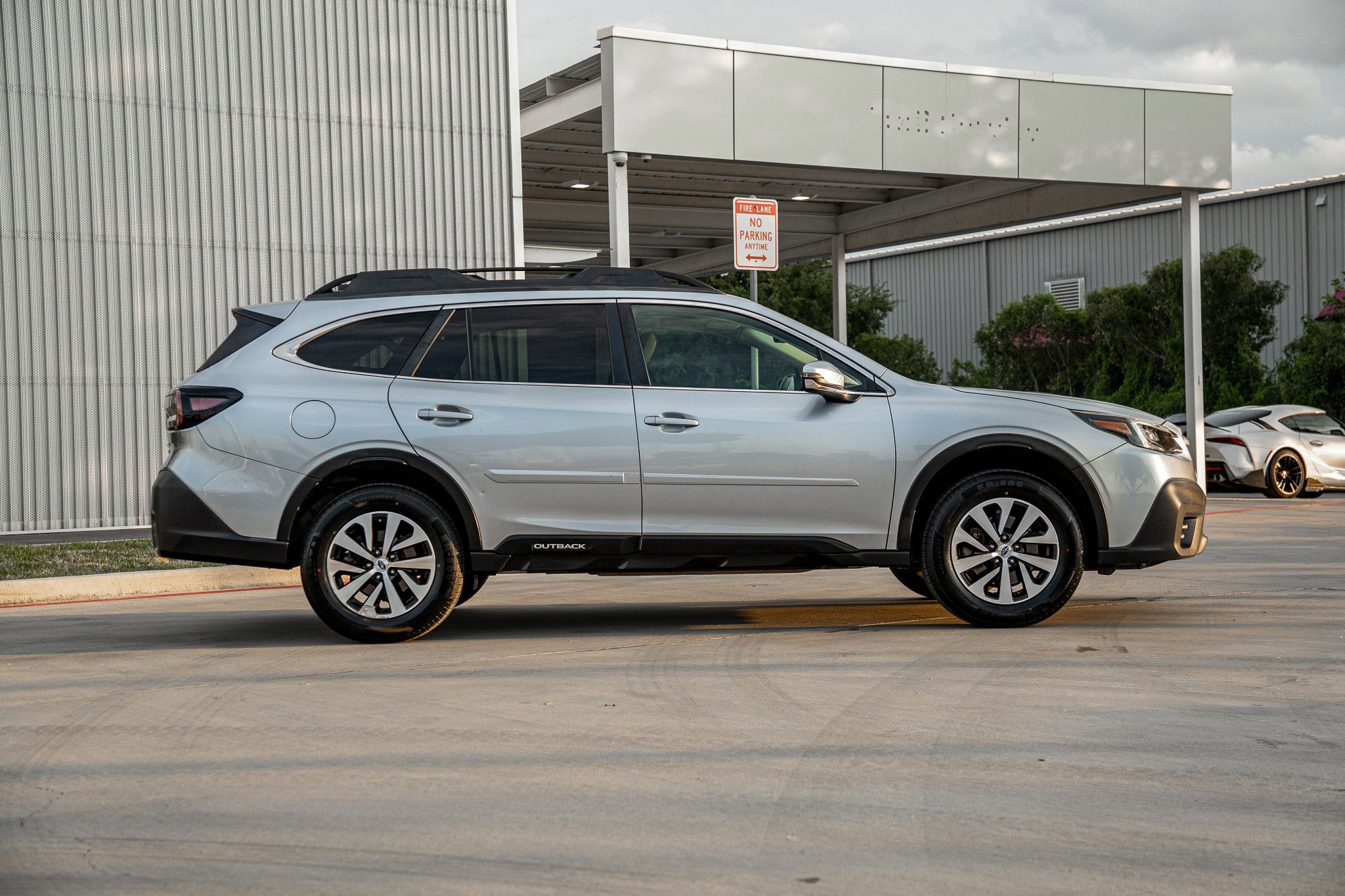 2020 Subaru Outback Premium photo 4