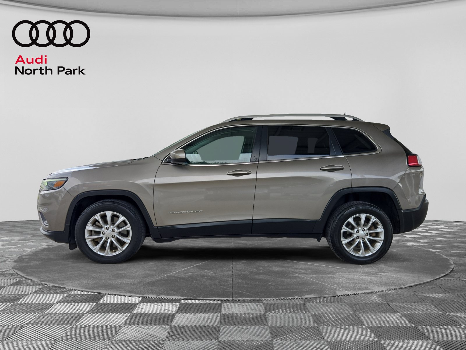 Used 2019 Jeep Cherokee Latitude with VIN 1C4PJLCB6KD286538 for sale in Selma, TX