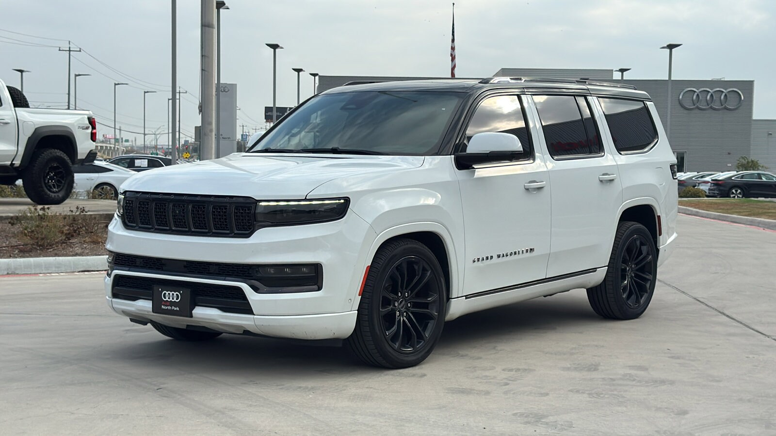 2022 Jeep Grand Wagoneer II Obsidian photo 3