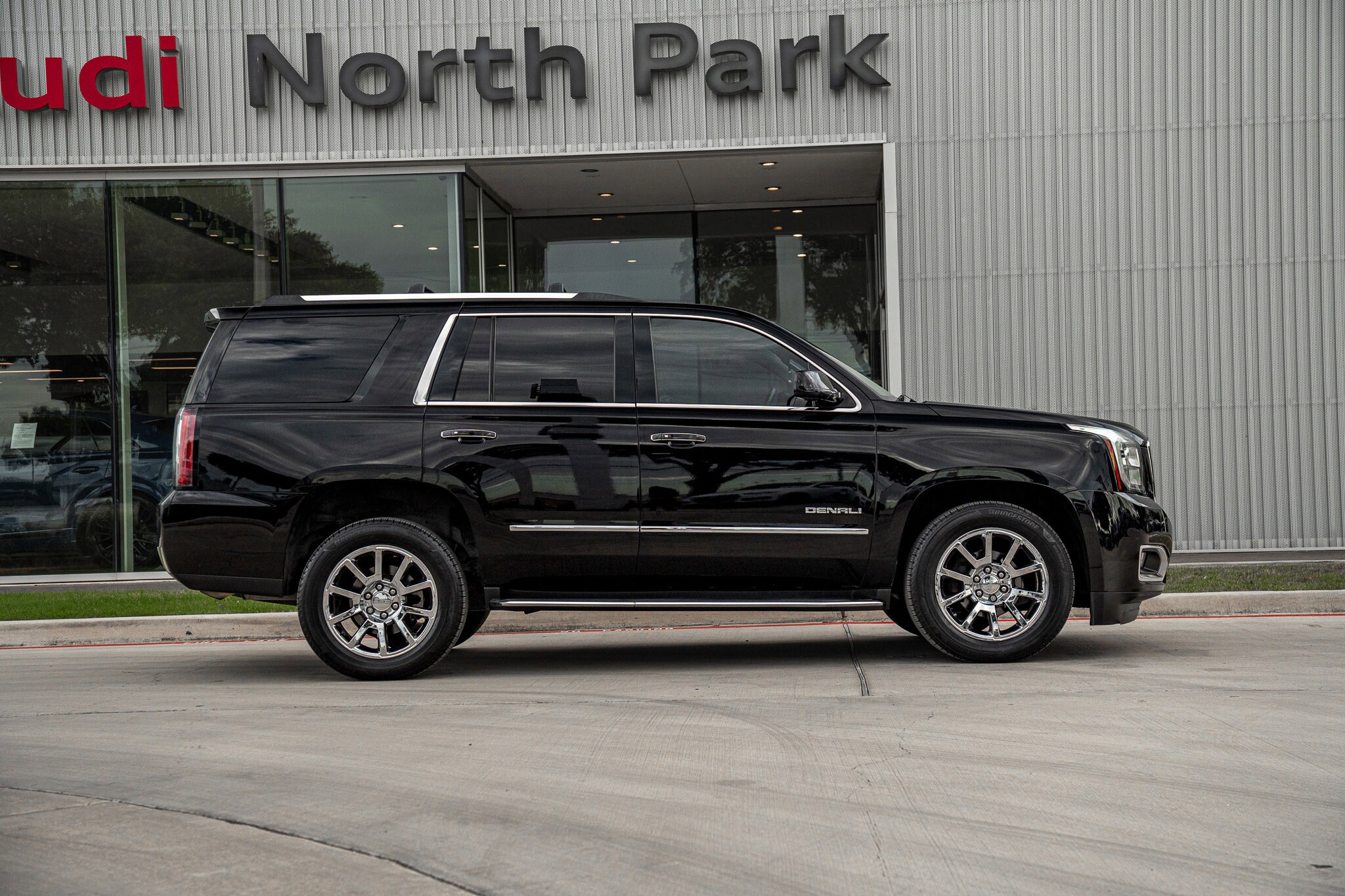2020 Gmc Yukon Denali photo 3