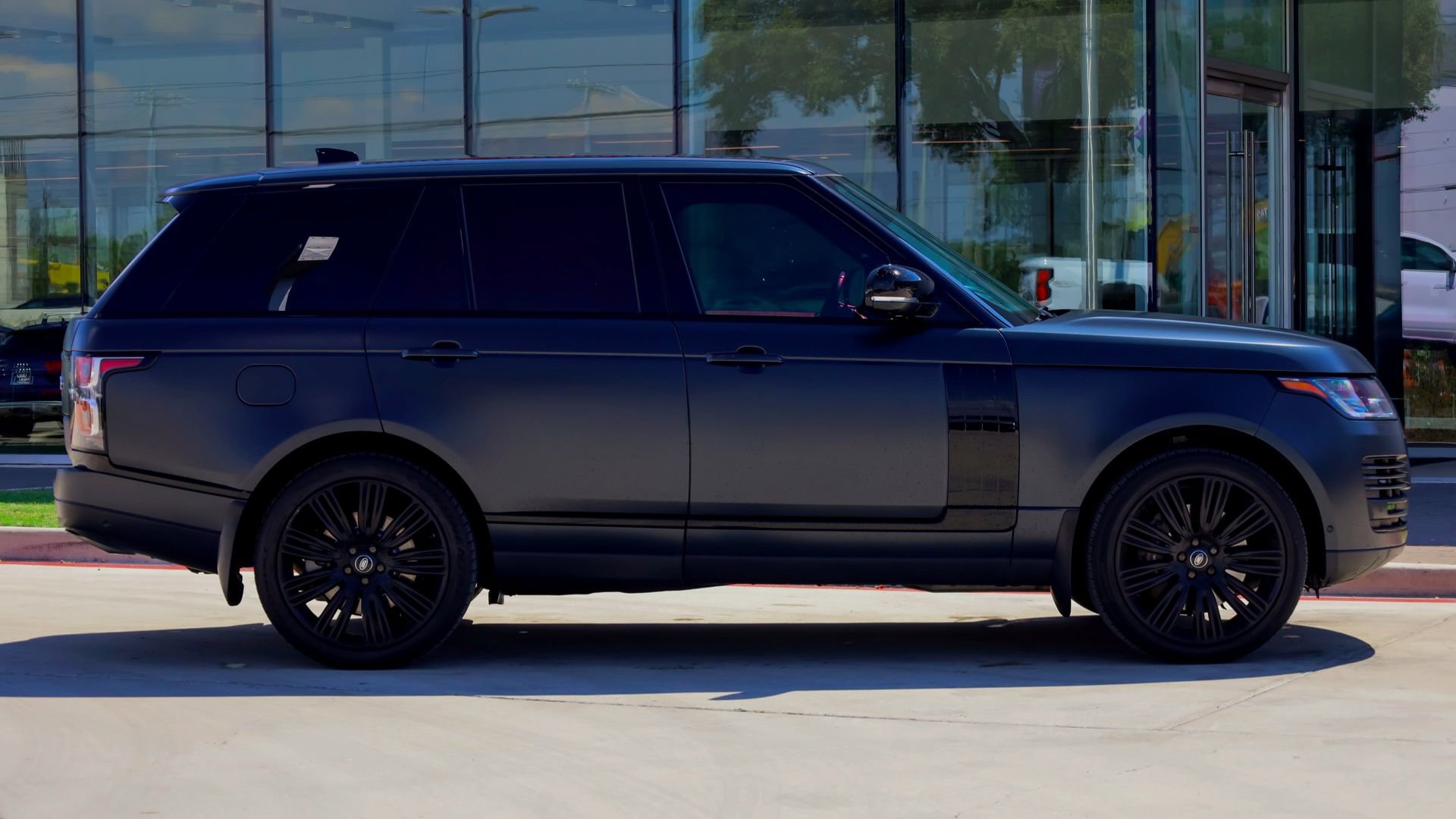 2019 Land Rover Range Rover SuperCharged photo 4