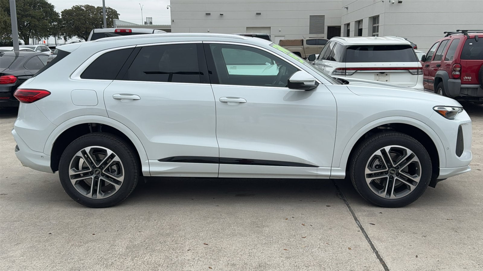 2025 Audi Q5 Premium - Photo 8