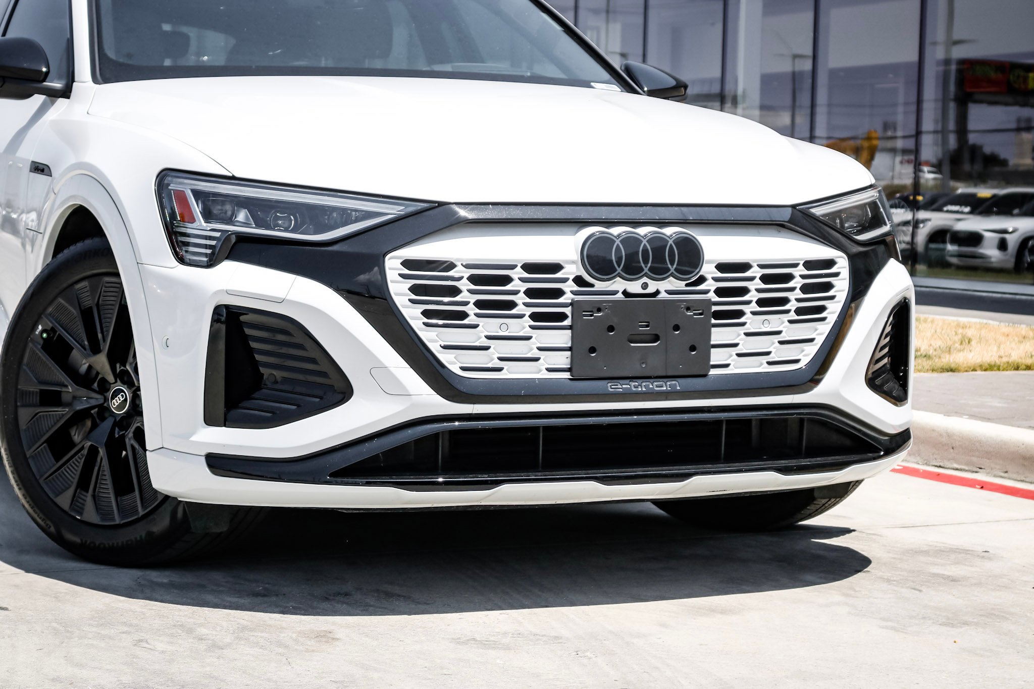 2024 Audi Q8 E-tron Prestige photo 2