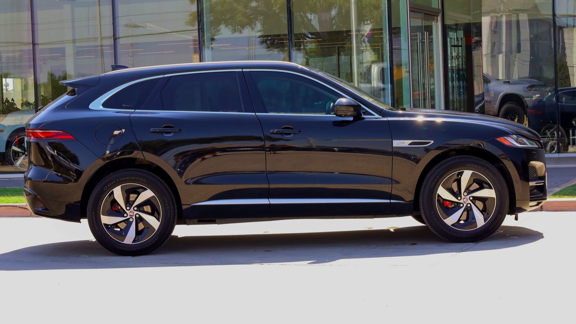 2021 Jaguar F-PACE P250 S photo 3
