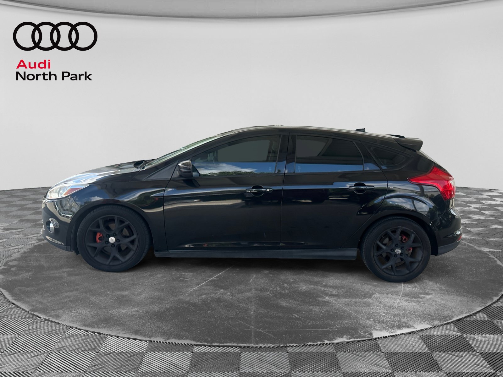 Used 2014 Ford Focus SE with VIN 1FADP3K22EL187122 for sale in Selma, TX